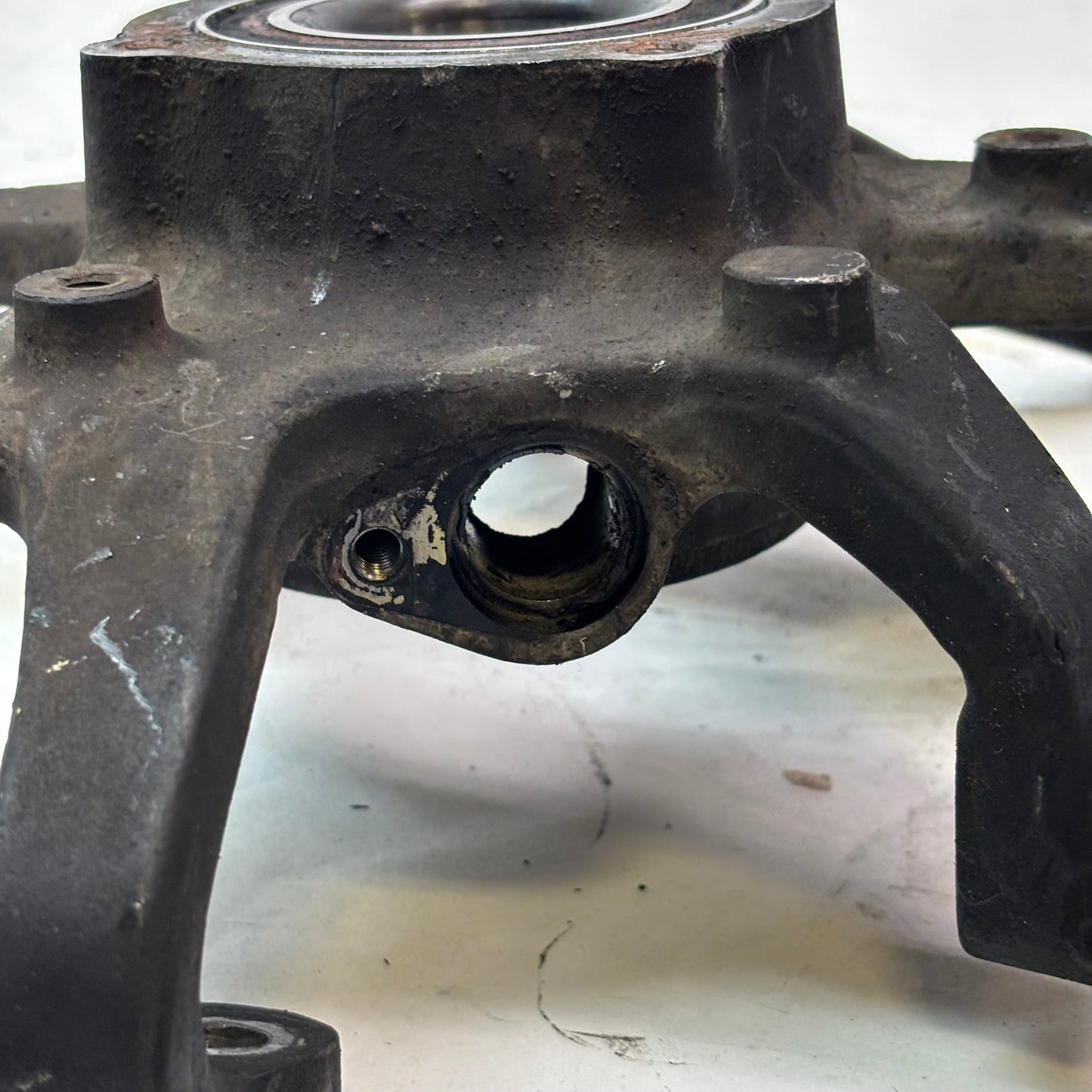 USED GENUINE PORSCHE 964 FRONT DRIVER AND PASSENGER HUB ASSEMBLY