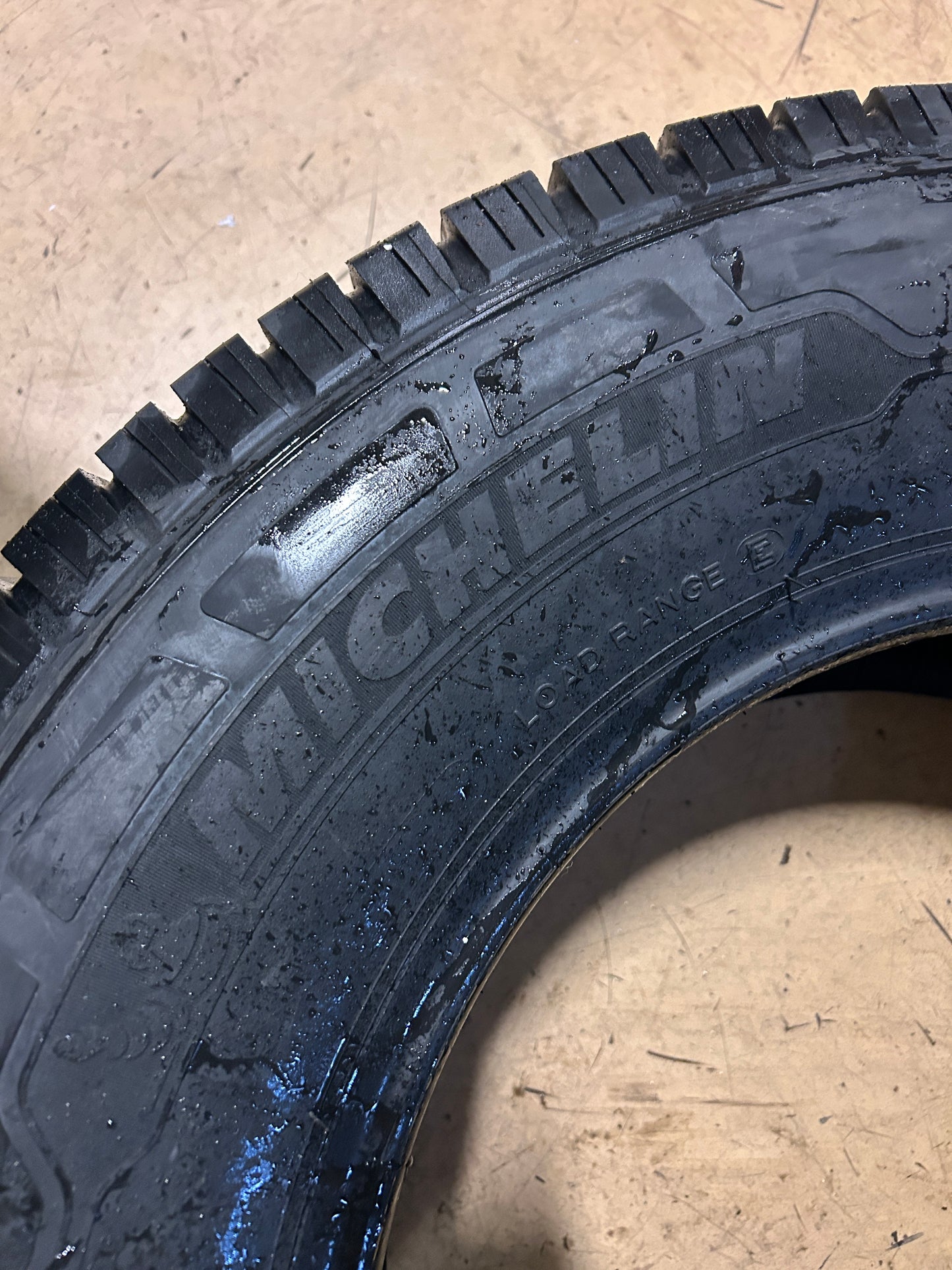 MICHELIN AGILIS CROSSCLIMATE LT 275 70 18 125/122R 10PLY ALL WEATHER TIRE 76555