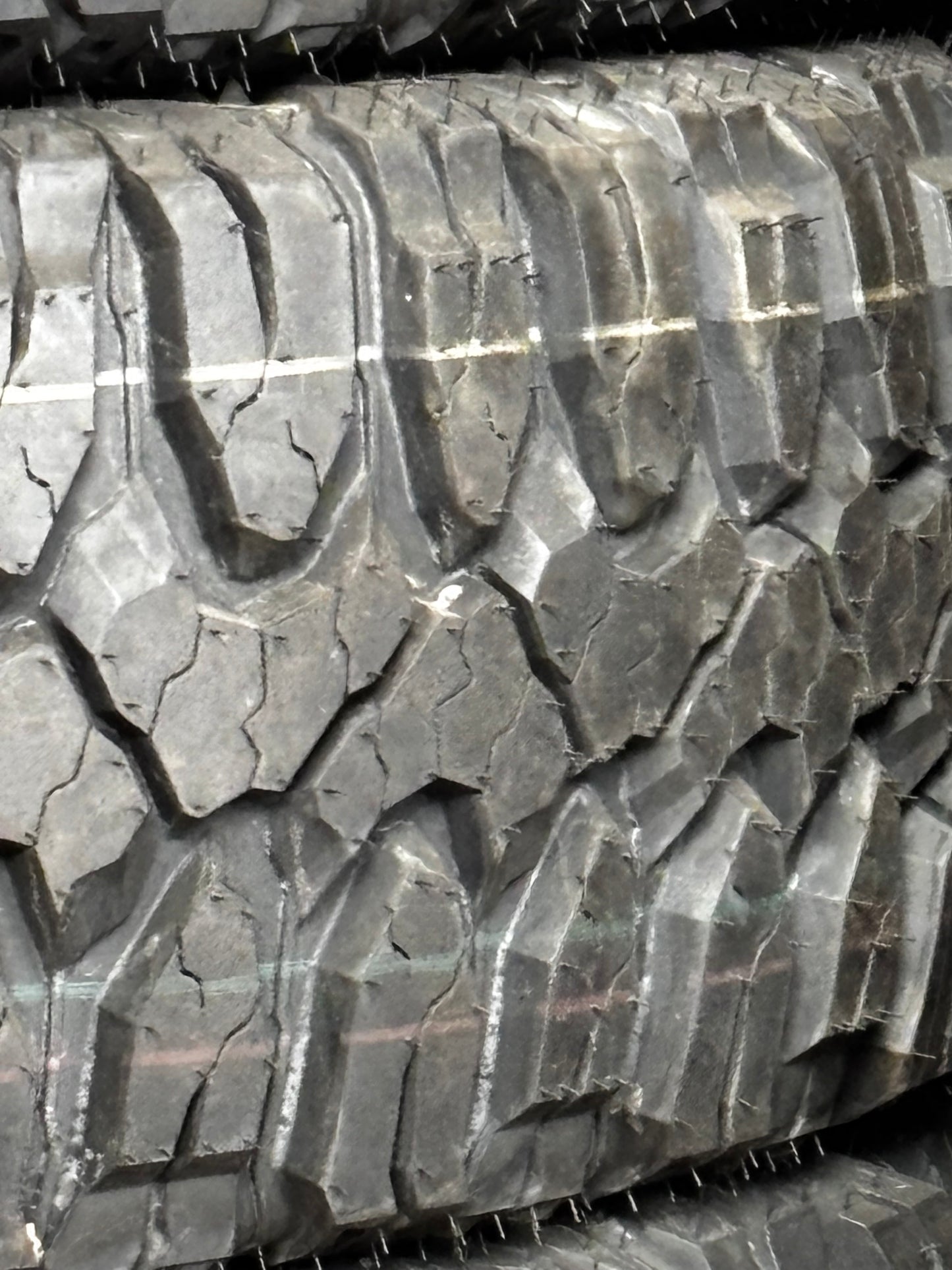 (TODO) MILESTAR PATAGONIA M/T OWL LT 33 12.5 15 108Q LRC 6 PLY MUD TERRAIN TIRES 22228003