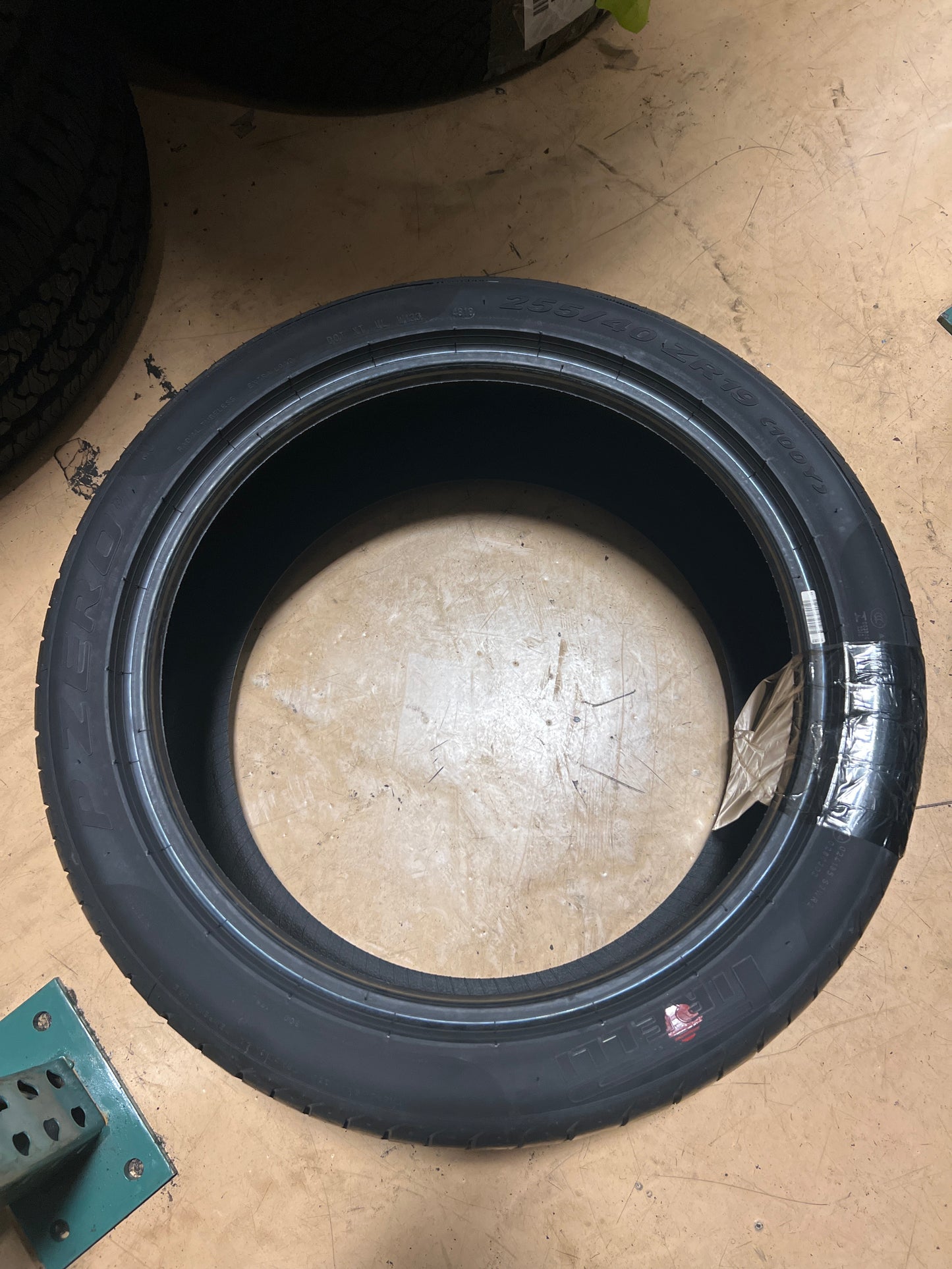 PIRELLI P ZERO (MO) MERCEDES P 255 40 19 100Y XL SUMMER TIRE 2713300