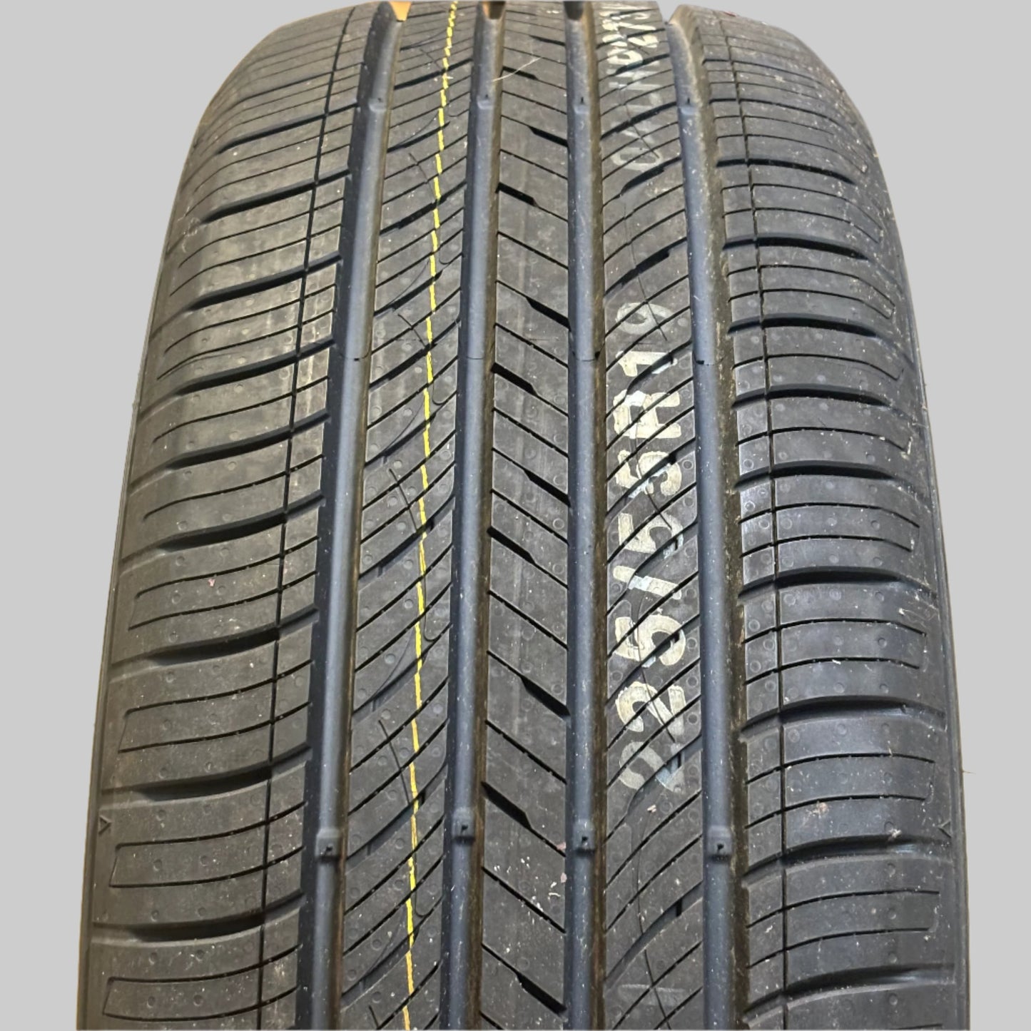 KUMHO CRUGEN HP27 P 225 55 19 99V SL ALL SEASON TIRE 2346213