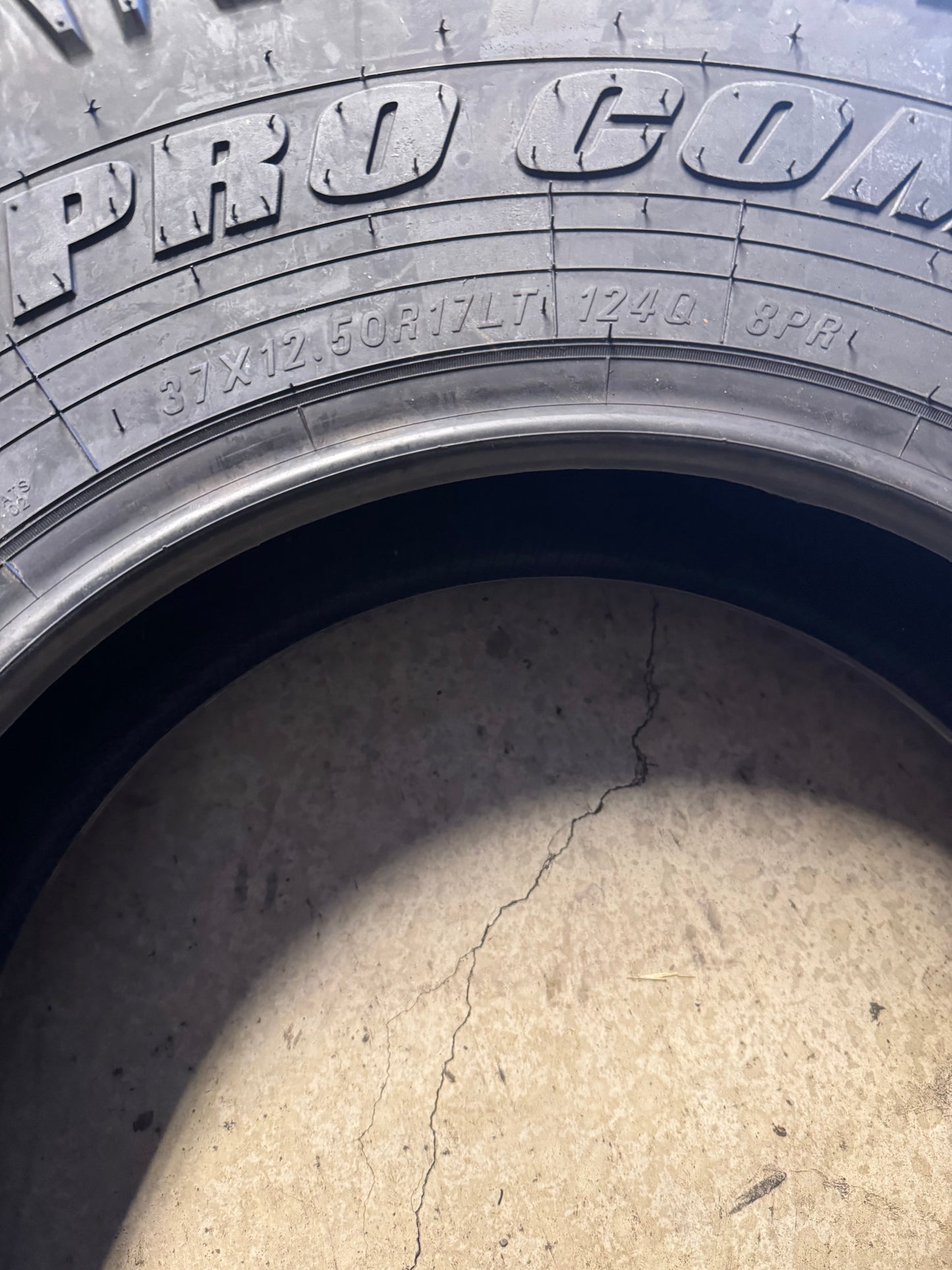 NOS PRO COMP A/T SPORT BSW LT 37 12.5 17 124Q 8PLY ALL TERRAIN TIRE 43712517