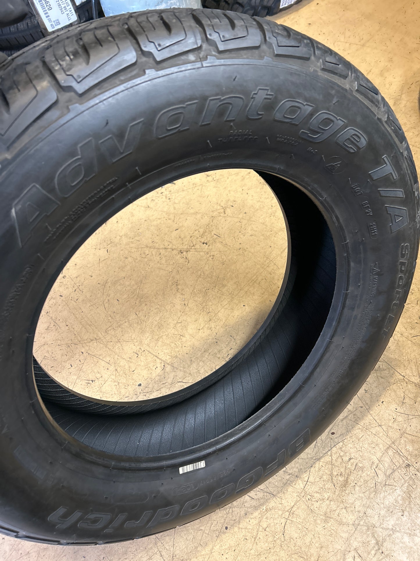 NOS BFGOODRICH ADVANTAGE T/A SPORT BSW LT 225 65 17 102H ALL SEASON TIRE 21562
