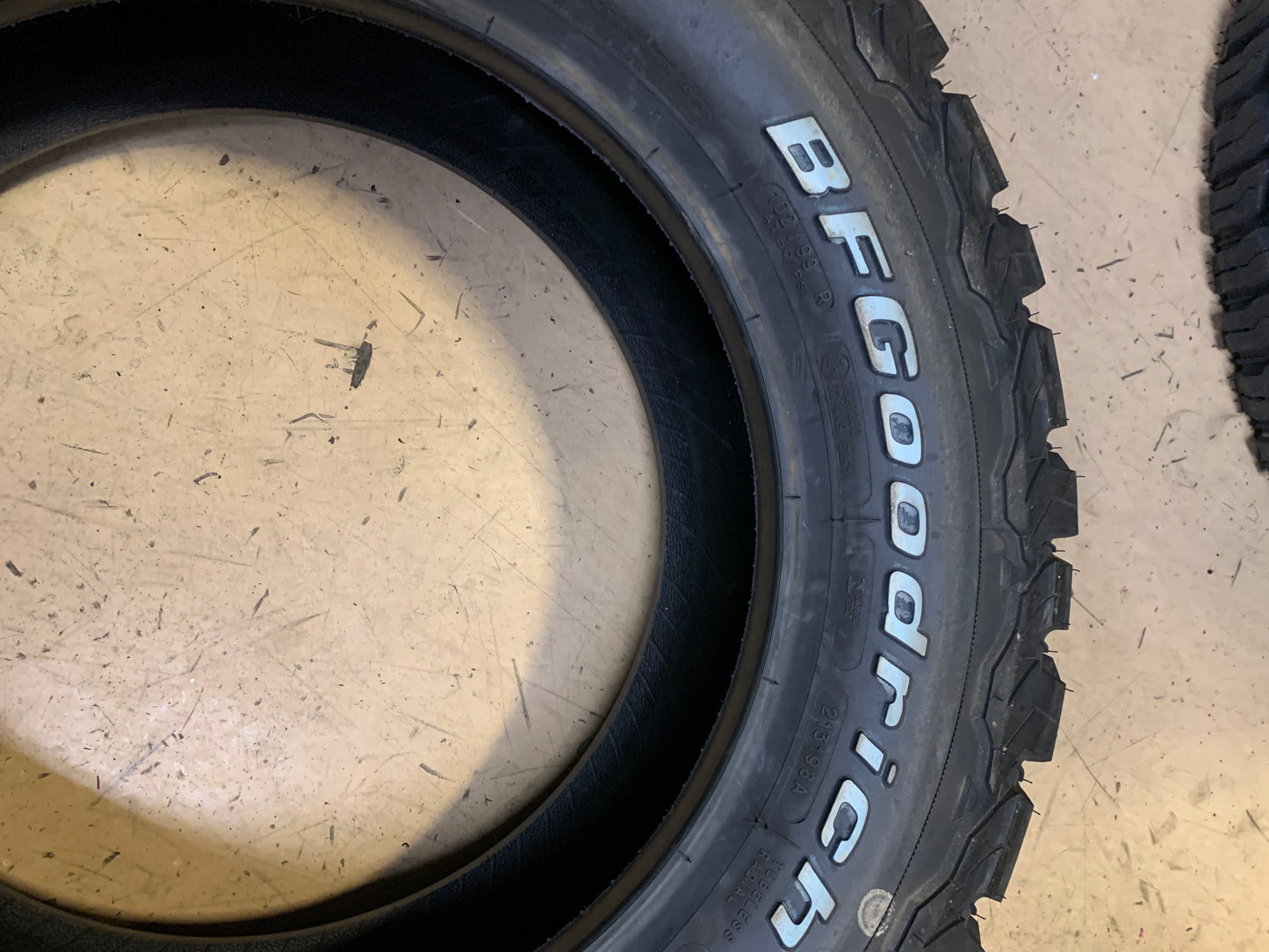 NOS BFGOODRICH ALL TERRAIN A/T KO2 BSW LT 225 70 16 102/99R 6PLY TIRE 94668