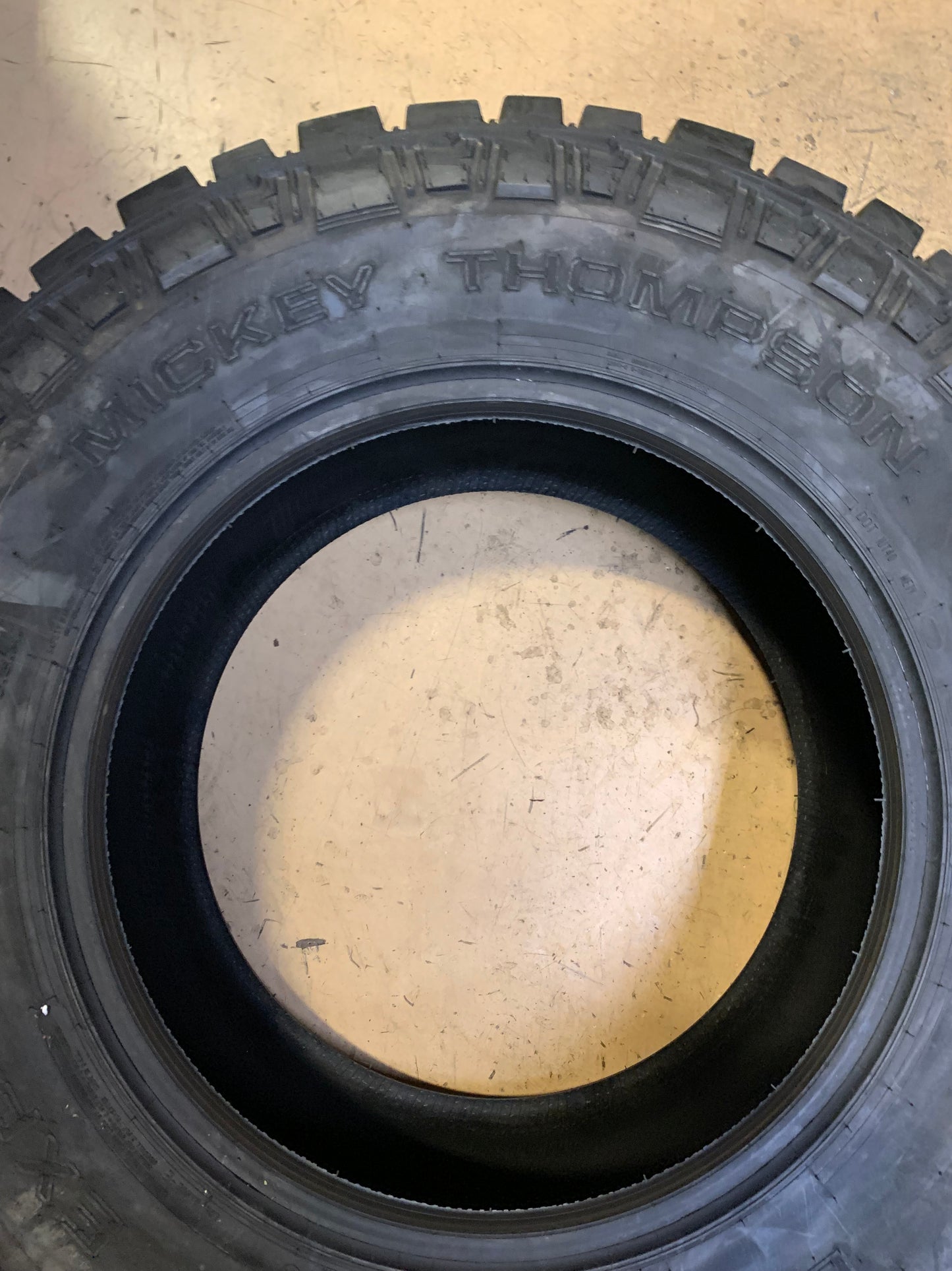 MICKEY THOMPSON BAJA LEGEND EXP BSW LT 37 13.5 20 127Q LRE ALL TERRAIN TIRE 331084002