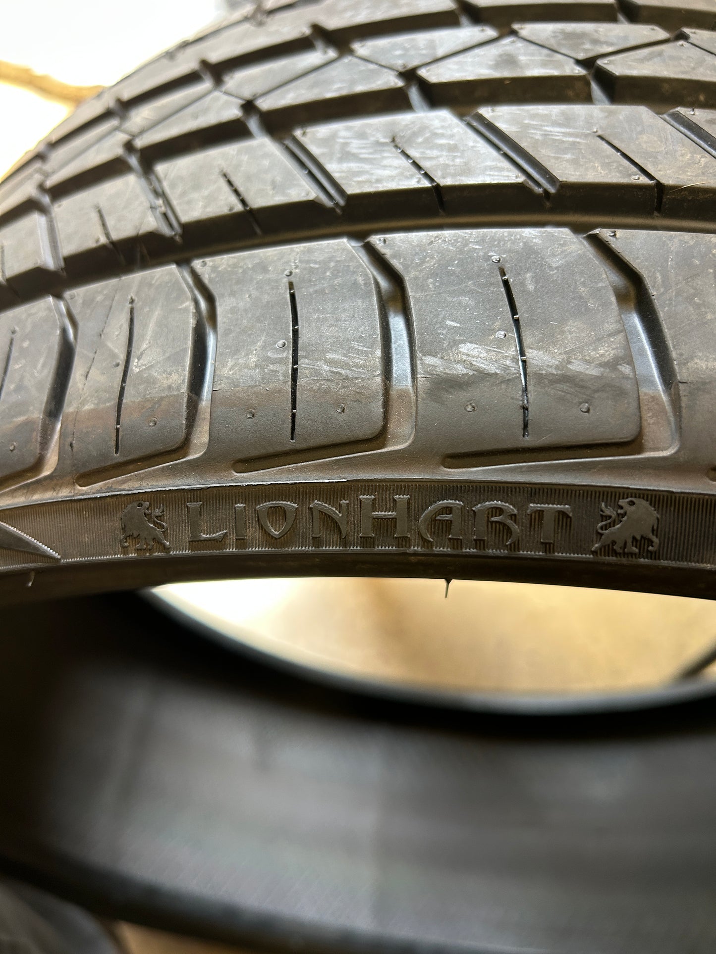 4 LIONHART LH-FIVE BSW P 255 25 24 95W XL UHP TIRE LHST52425020