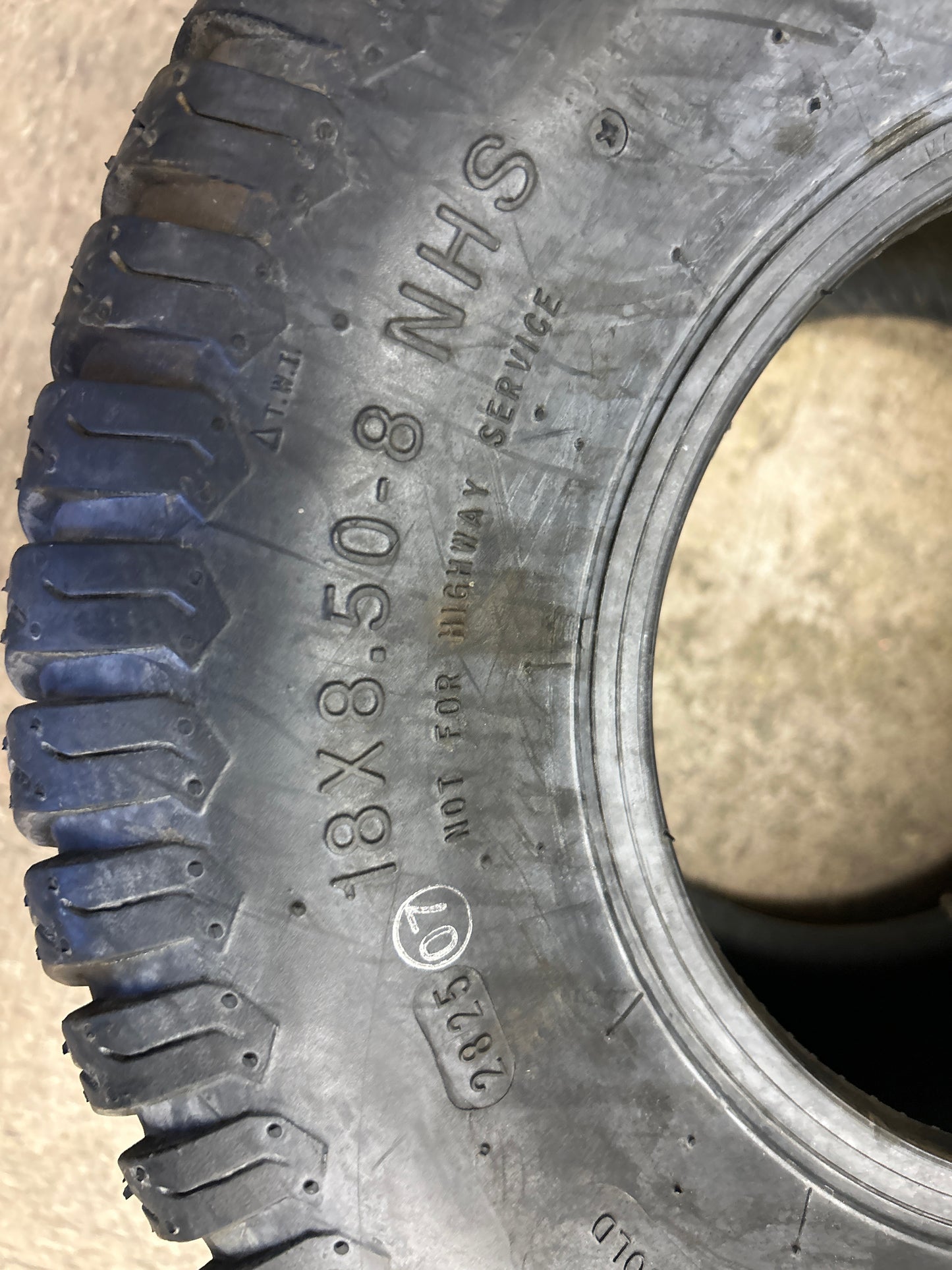 HI-RUN SU05 BSW 18 8.5 8 2PLY LAWN TIRE WD1032