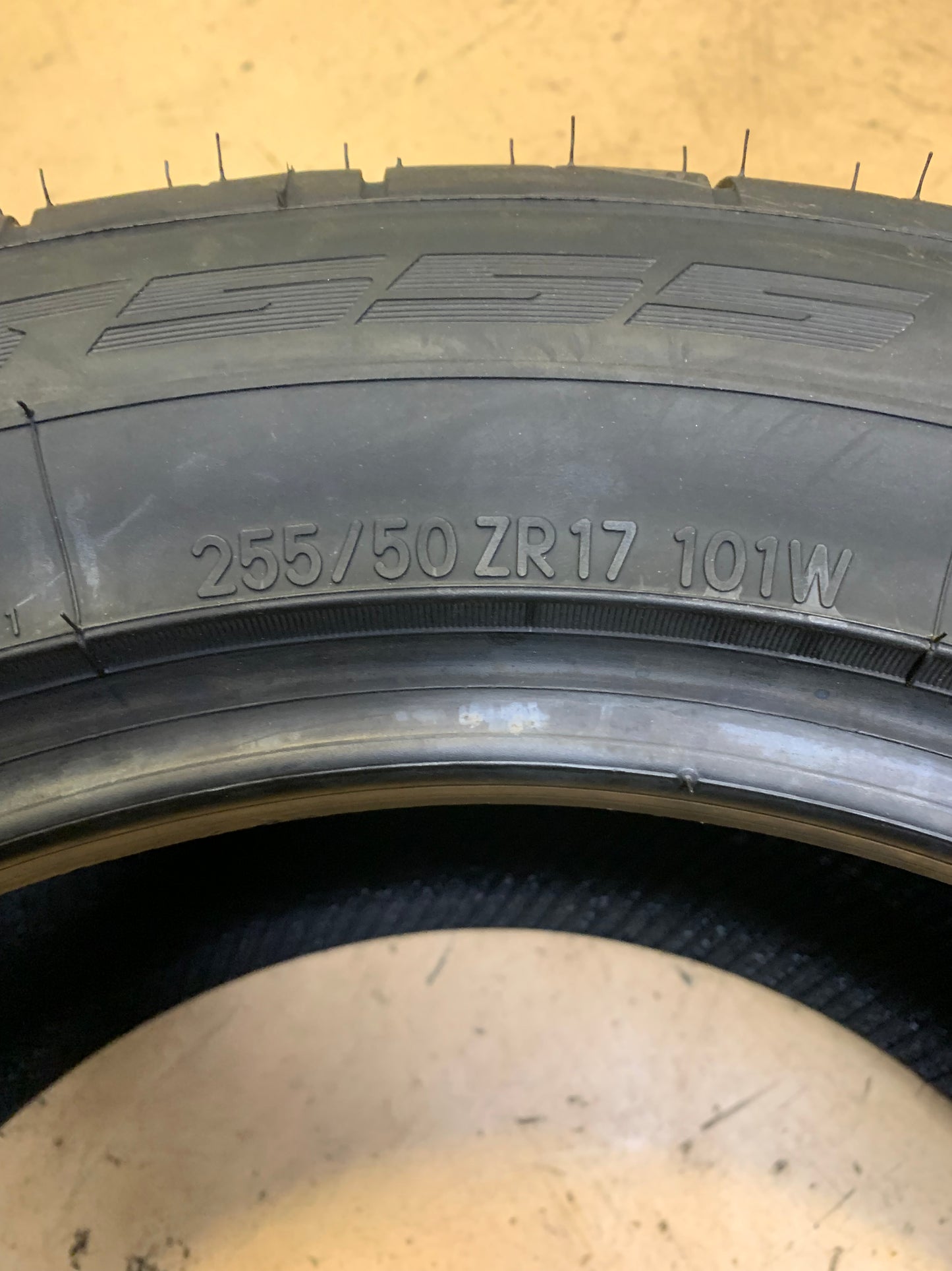 NITTO NT555 G2 BSW P 255 50 17 101W UHP TIRE 211230