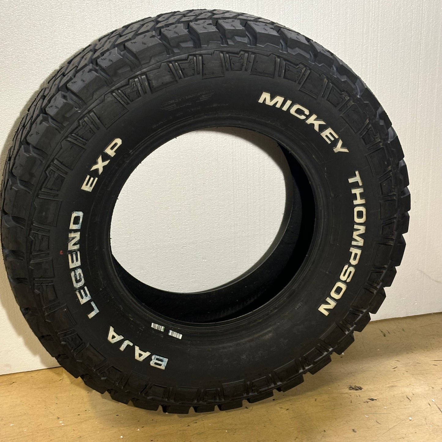 MICKEY THOMSPON BAJA LEGEND EXP RWL LT 285 70 17 121/118Q HYBRID ALL TERRAIN TIRE 90000067178
