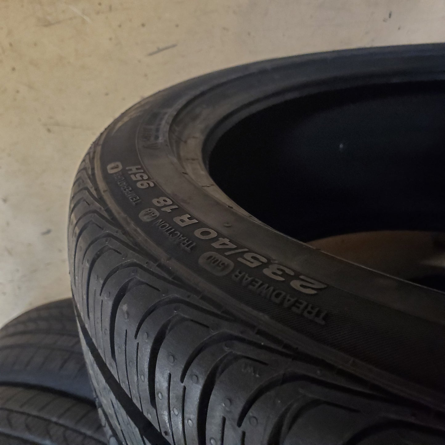 CONTINENTAL CONTIPROCONTACT P 235 40 18 95H XL ALL SEASON TIRE 03504370000