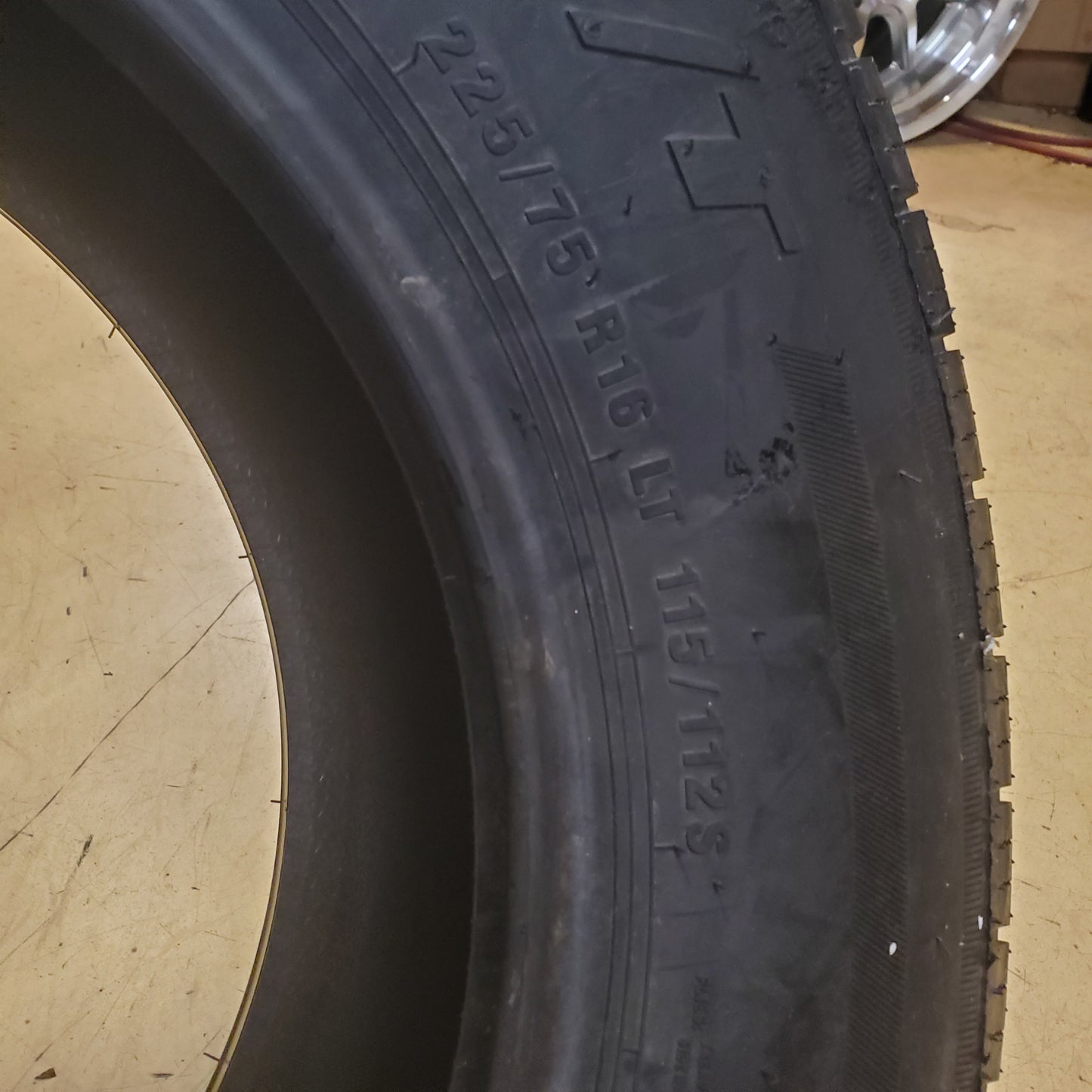 2 VIZZONI DREAMLINER H/T LT 225 75 16 115/112S LRE 10 PLY HIGHWAY TERRAIN TIRES 6M6000