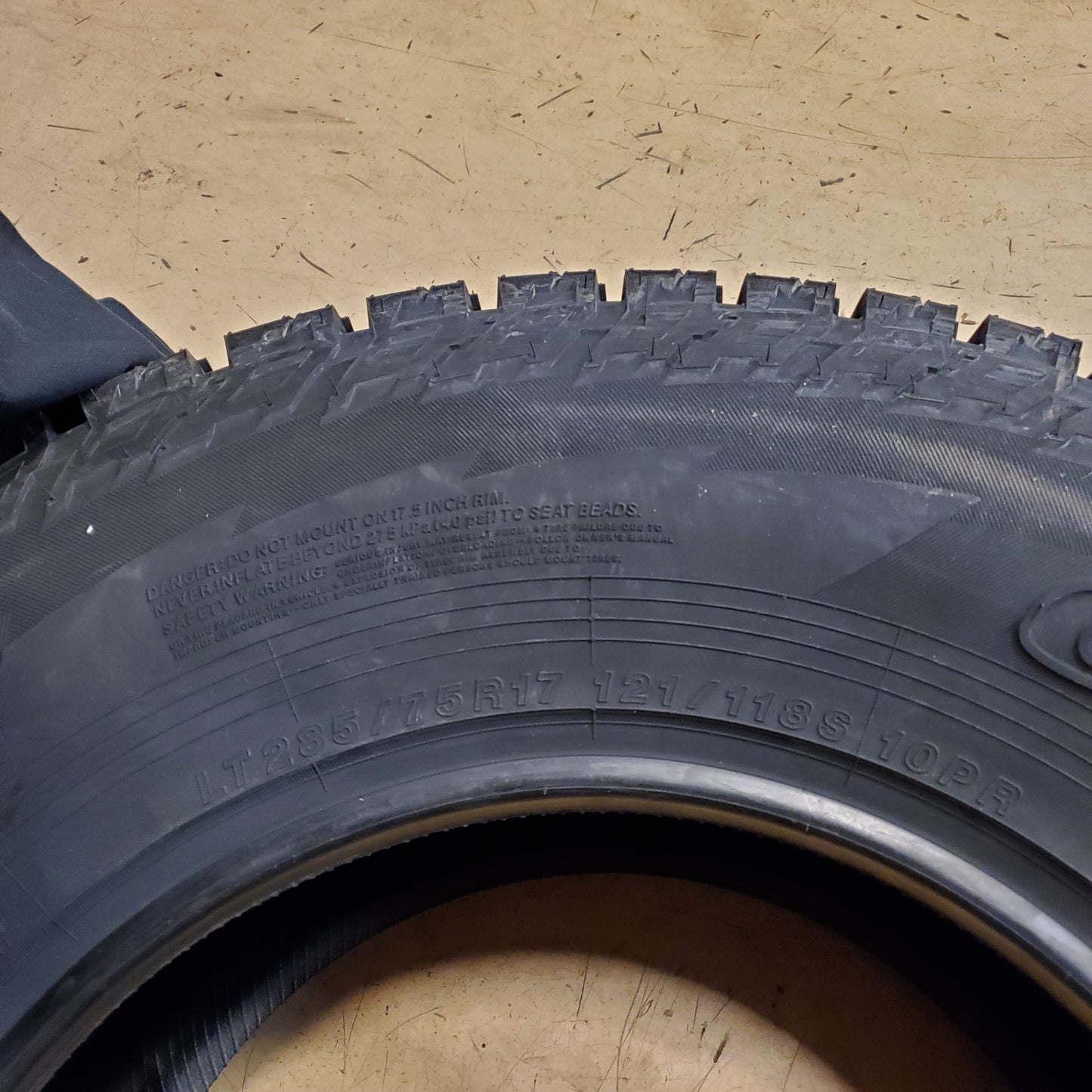 YOKOHAMA GEOLANDAR A/T GO15 LT 285 75 17 121/118S 10 PLY TRUCK TIRE 110101642