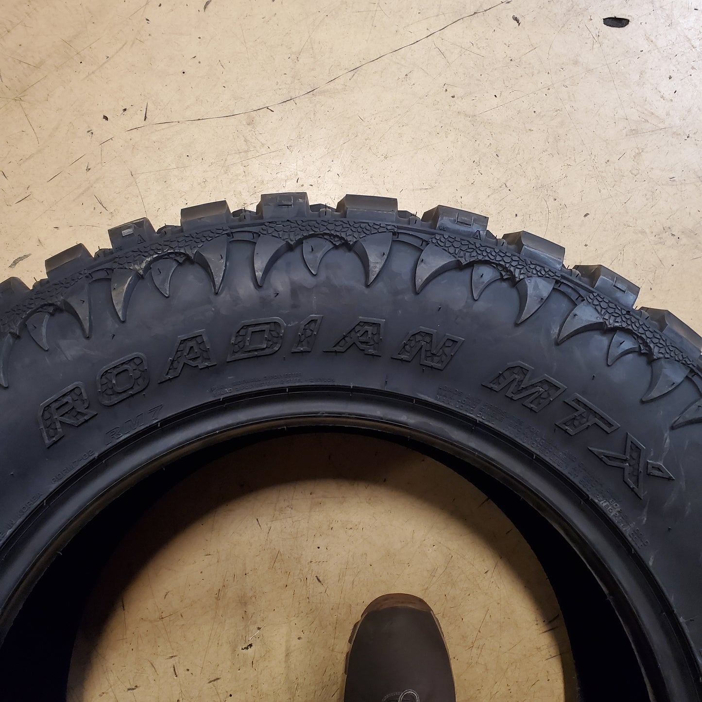 NEXEN ROADIAN MTX LT 295 65 20 129/126Q 10 PLY MUD LIGHT TRUCK TIRE 15930NXK