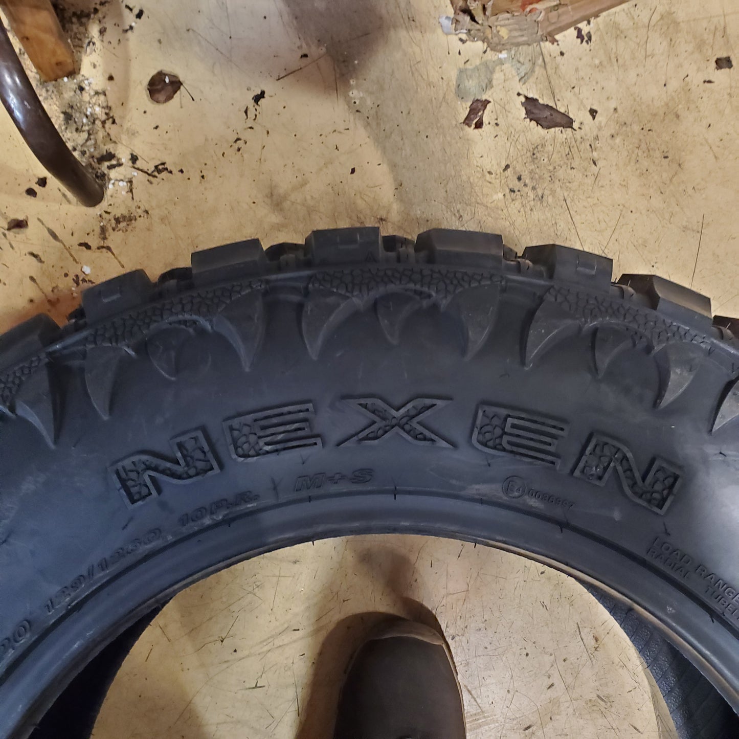 NEXEN ROADIAN MTX LT 295 65 20 129/126Q 10 PLY MUD LIGHT TRUCK TIRE 15930NXK