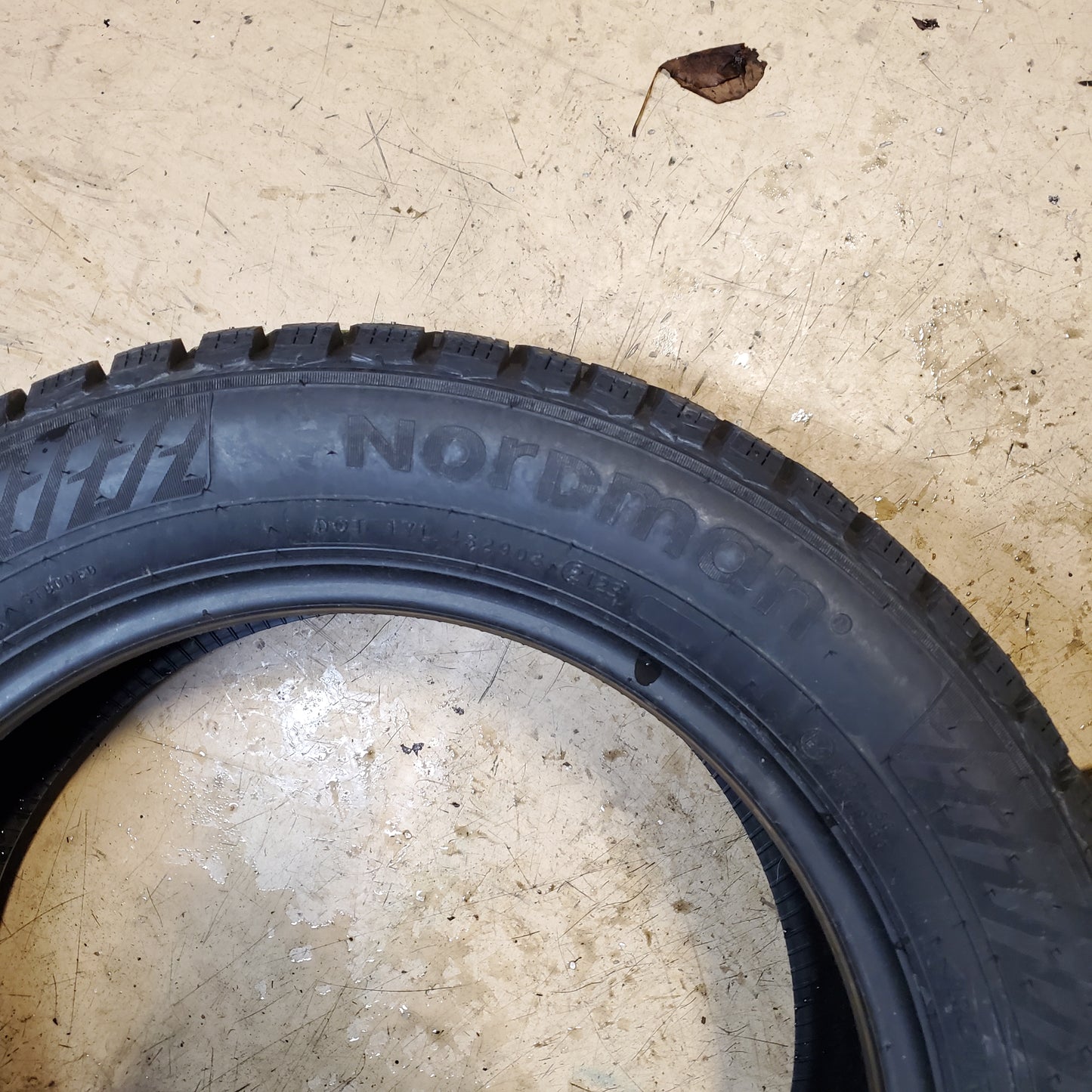 1 PAIR NORDMAN NORTH 9 STUDDED 205 55 16 94T XL PASSENGER SNOW TIRE TS32814