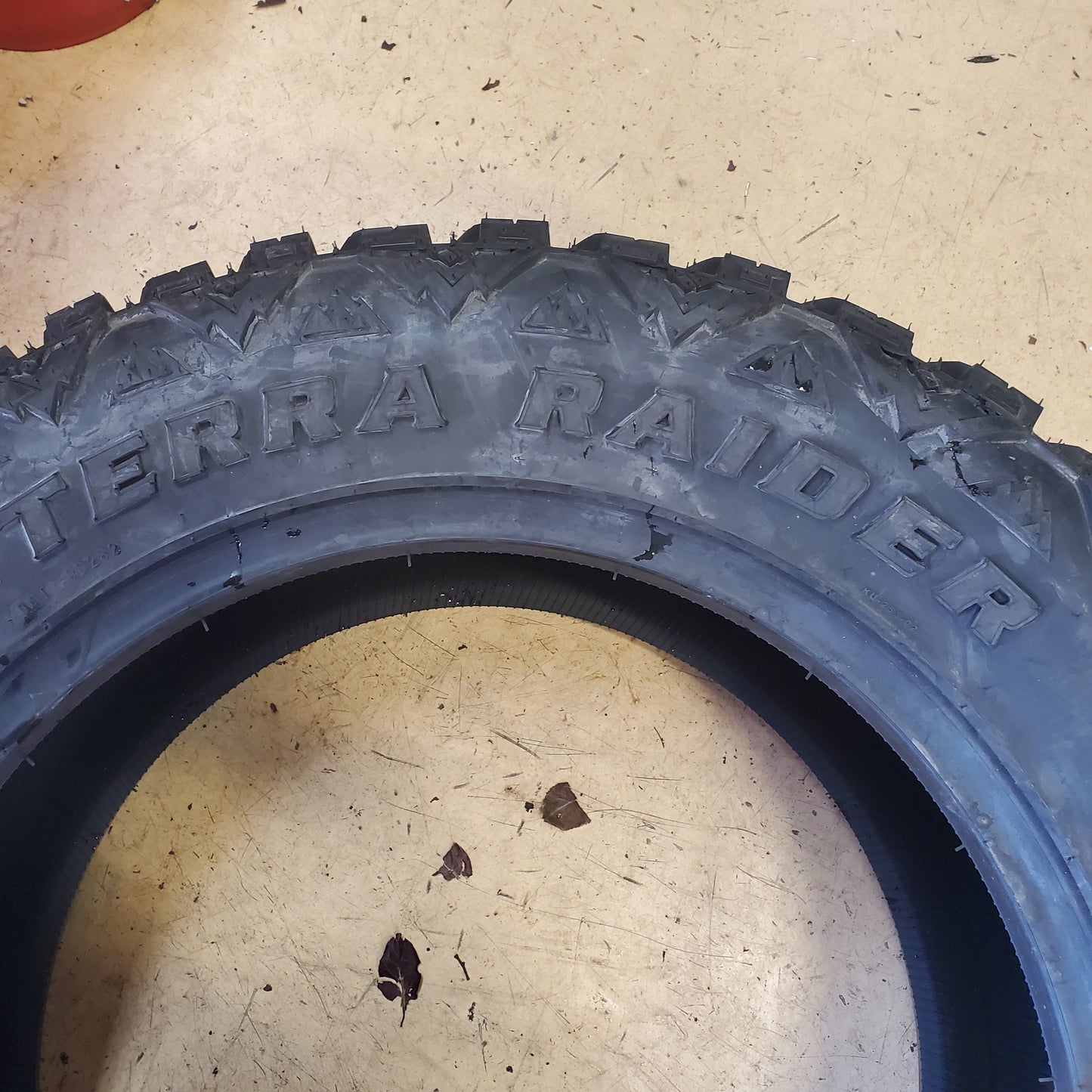 DELIUM TERRA RAIDER BSW M/T 37 12.50 22 LT 123Q TRUCK TIRE D237122