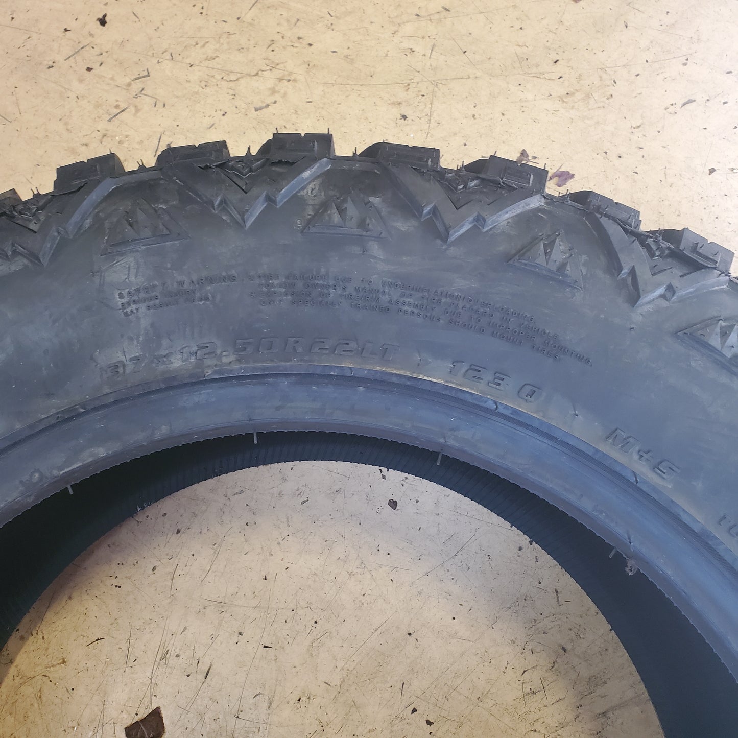 DELIUM TERRA RAIDER BSW M/T 37 12.50 22 LT 123Q TRUCK TIRE D237122