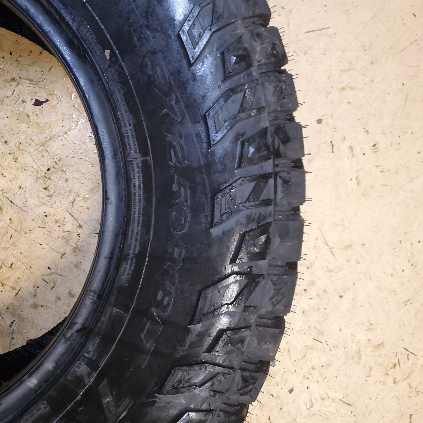 FORTUNE TORMENTA R/T BSW 35 12.50 18 LT 128Q TRUCK TIRE 9315030541