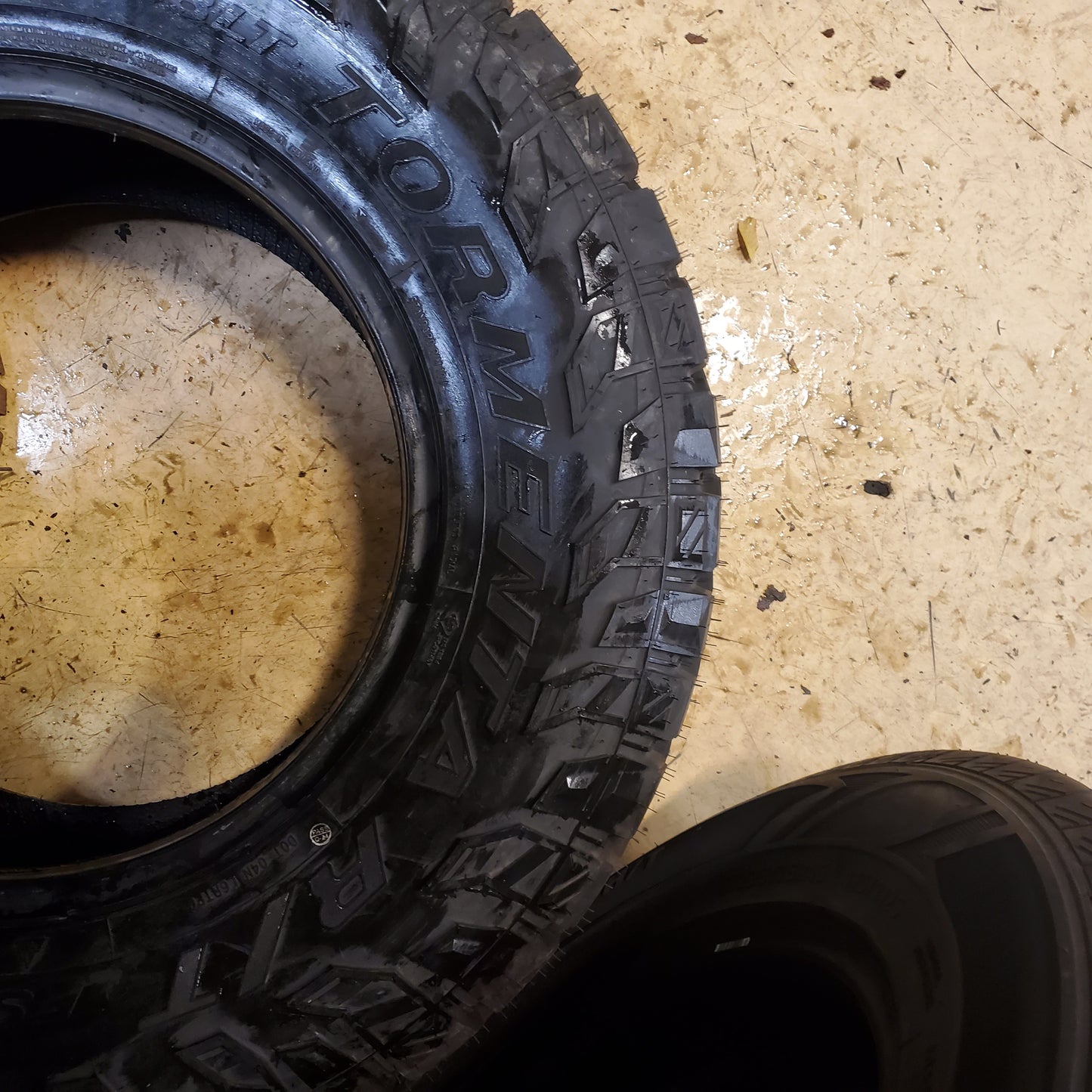 FORTUNE TORMENTA R/T BSW 35 12.50 18 LT 128Q TRUCK TIRE 9315030541