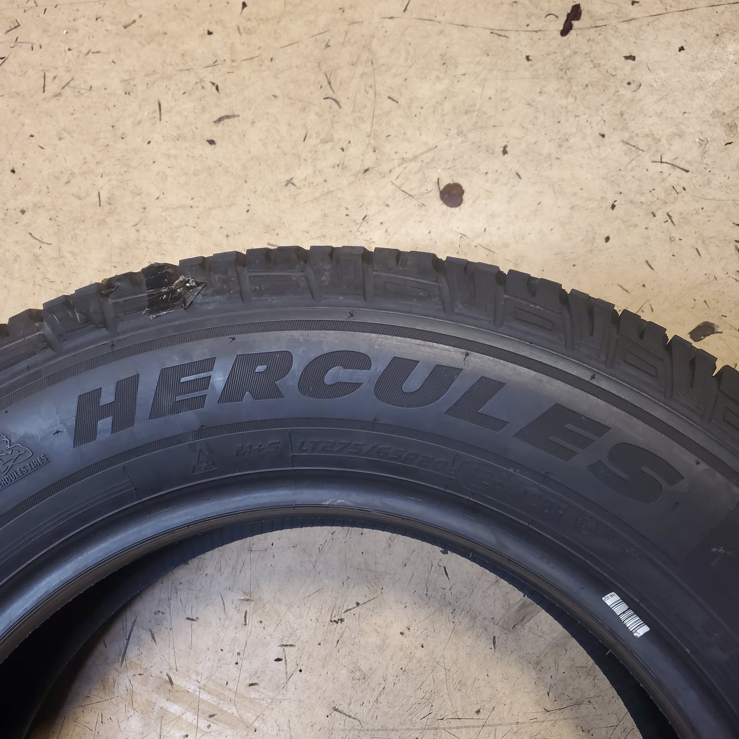 HERCULES AVALANCHE TT STUDDED LT 275 65 20 126/123R WINTER TIRE HERC0242027565E