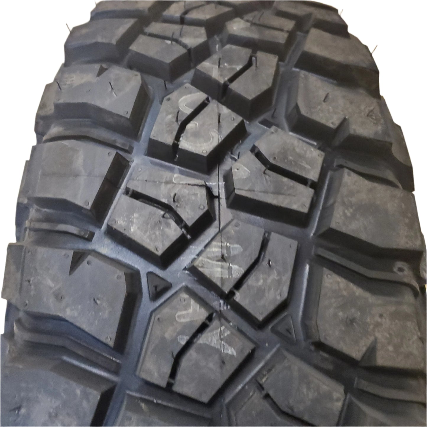 BFGOODRICH MUD TERRAIN T/A KM3 BSW LT 265 70 16 121/118Q MUD TRUCK TIRE 12657