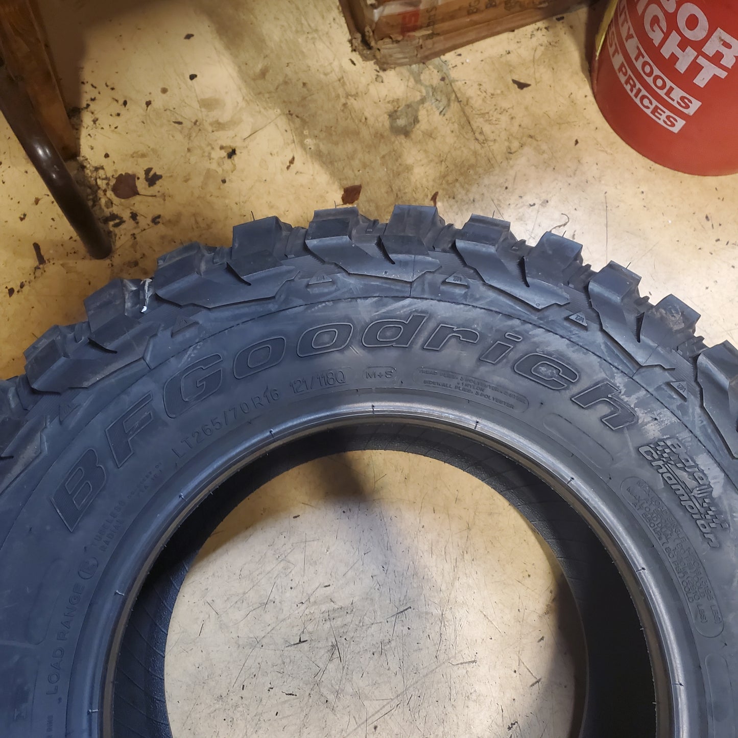 BFGOODRICH MUD TERRAIN T/A KM3 BSW LT 265 70 16 121/118Q MUD TRUCK TIRE 12657
