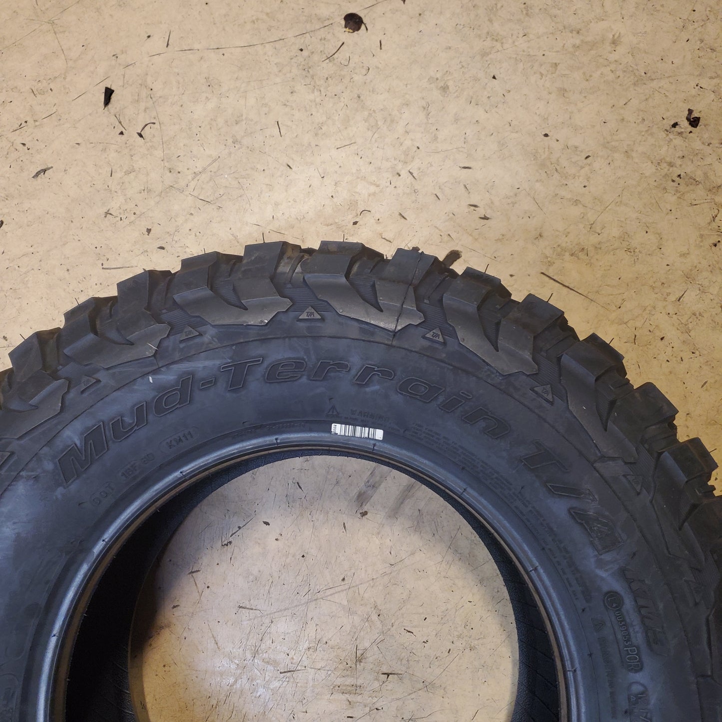 BFGOODRICH MUD TERRAIN T/A KM3 BSW LT 265 70 16 121/118Q MUD TRUCK TIRE 12657