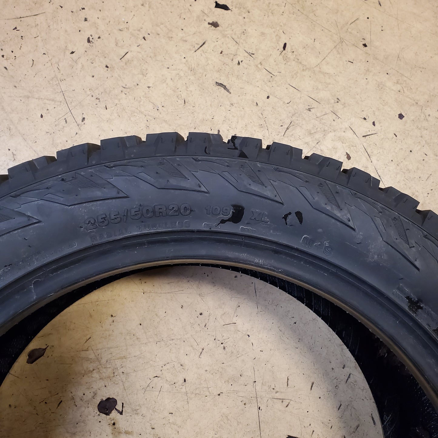 2 VENOM POWER TRAIL HUNTER ATS BSW 255 50 20 109T XL TRUCK TIRE VPTHATS14