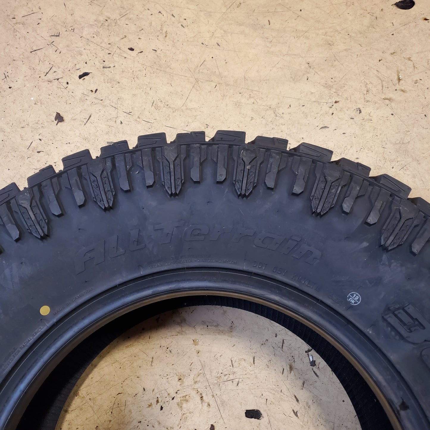 BUCKSHOT ALL TERRAIN BSW LT 285 70 17 126/123Q TRUCK TIRE CBSAT08