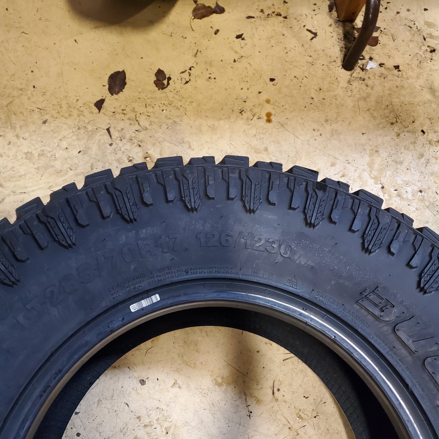 BUCKSHOT ALL TERRAIN BSW LT 285 70 17 126/123Q TRUCK TIRE CBSAT08