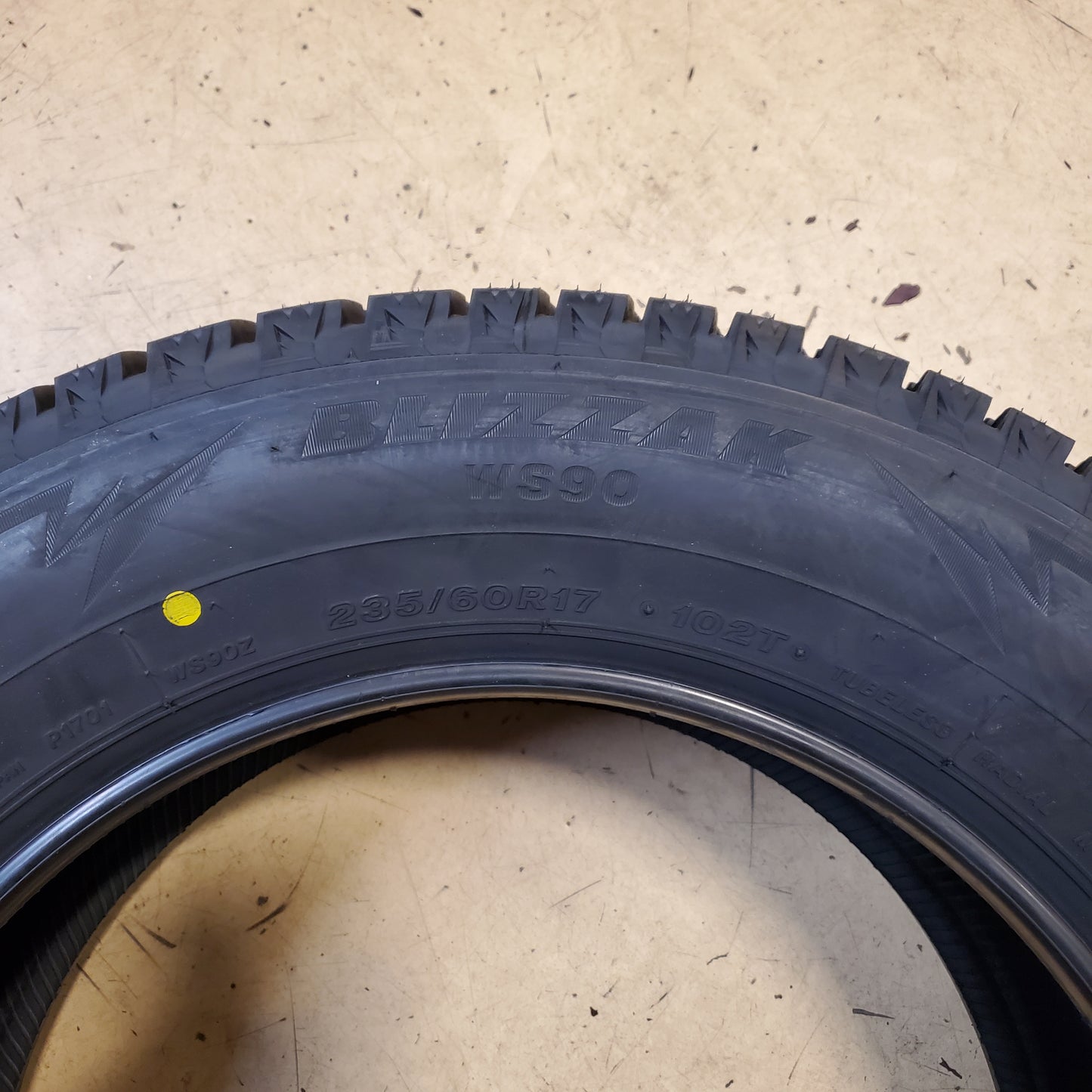 BRIDGESTONE BLIZZAK WS90 BSW 235 60 17 102T WINTER CAR TIRE 001172