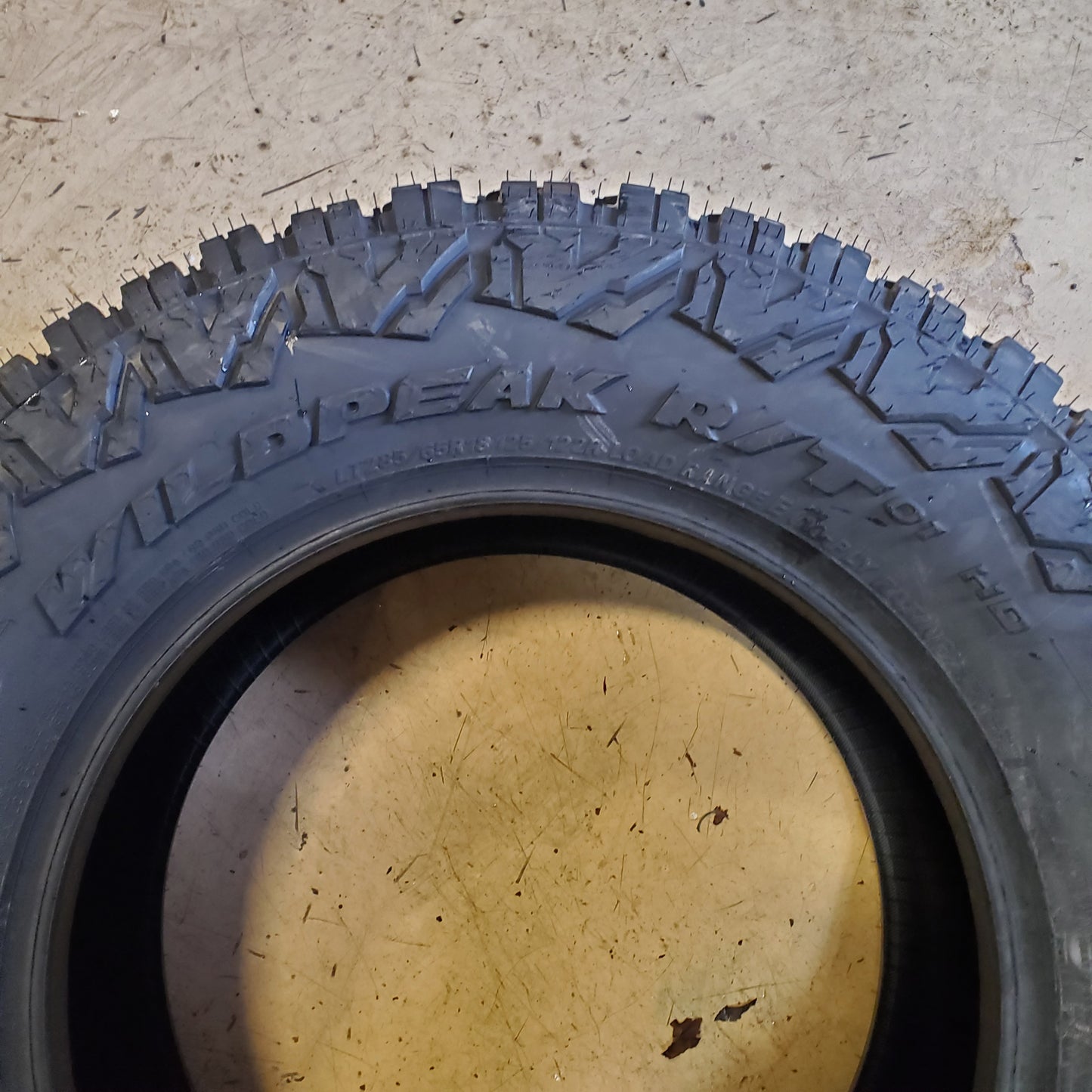 FALKEN WILDPEAK R/T 01 HD BSW LT 285 65 18 125/112R TRUCK TIRE 28757935