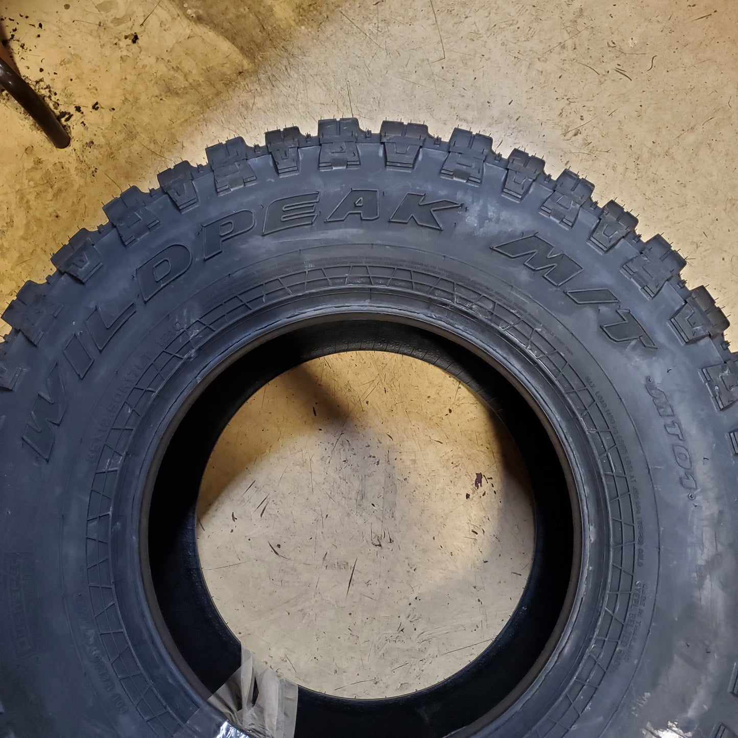 2 FALKEN WILDPEAK M/T MT01 LT 35 12.50 17 121Q MUD TERRAIN TRUCK TIRE 28516995