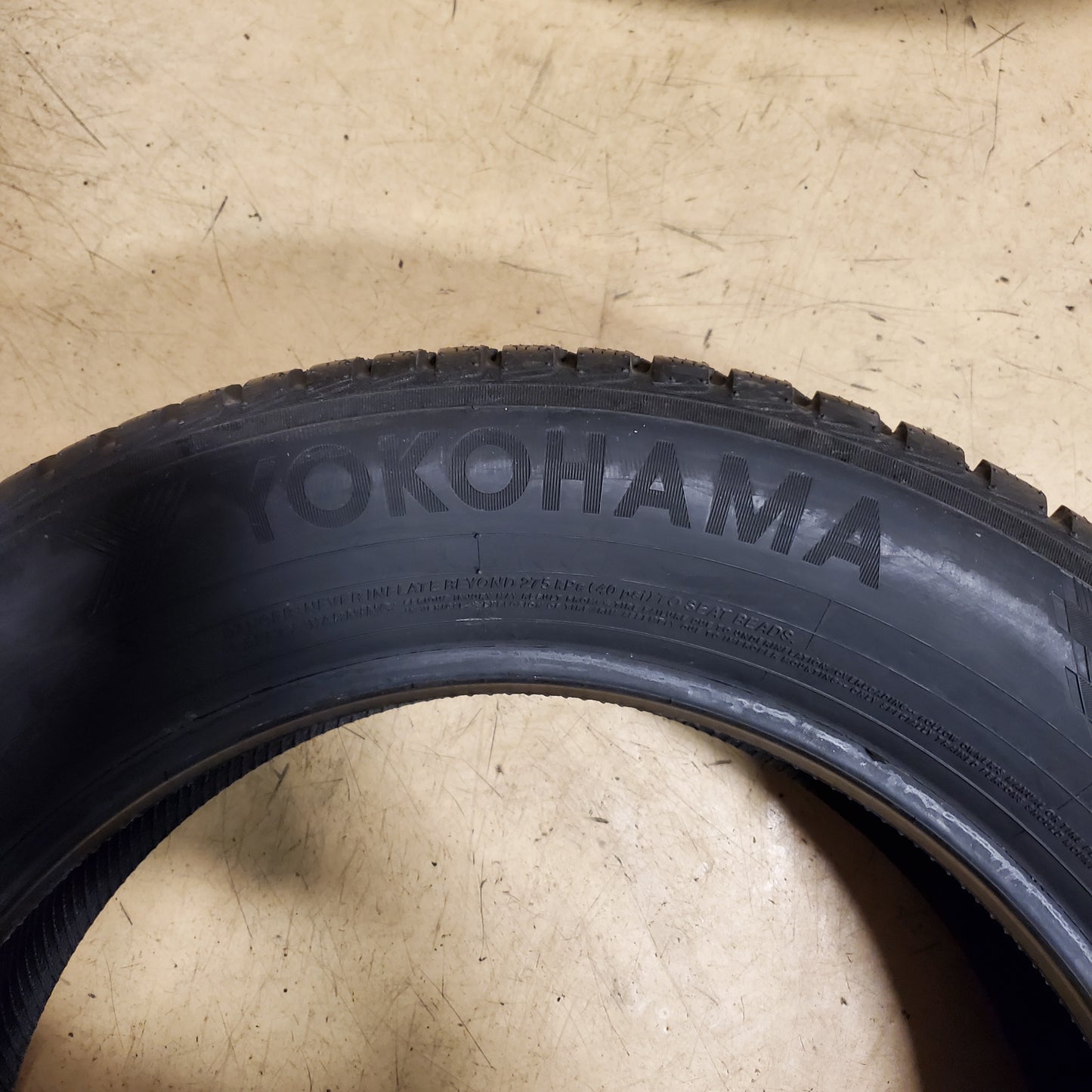 YOKOHAMA BLUEARTH WINTER V905 BSW P 225 60 18 104V SNOW TIRE 110190669