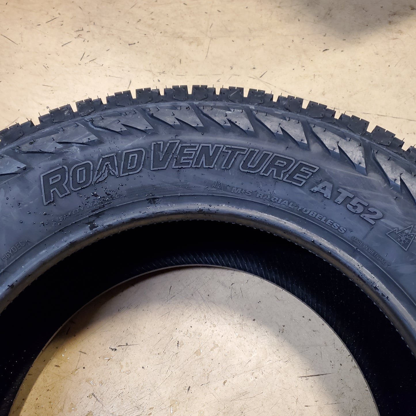 KUMHO ROAD VENTURE AT52 BSW LT 35X12.50R20 121R 10 PLY ALL TERRAIN TIRE 2283923