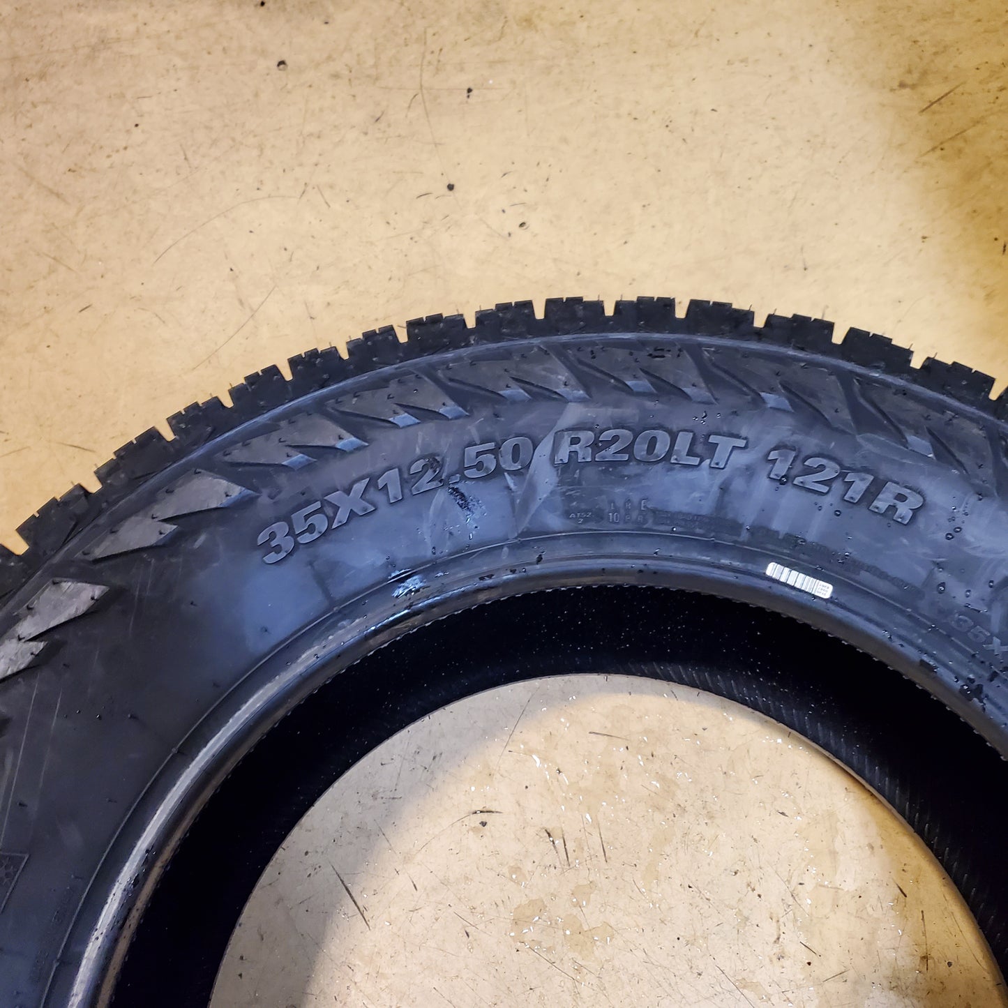 KUMHO ROAD VENTURE AT52 BSW LT 35X12.50R20 121R 10 PLY ALL TERRAIN TIRE 2283923