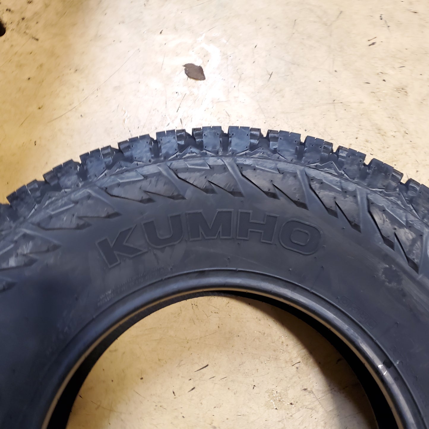 KUMHO ROAD VENTURE AT52 BSW LT 235 85 16 120/116S 10PLY ALL TERRAIN TIRE 2283913