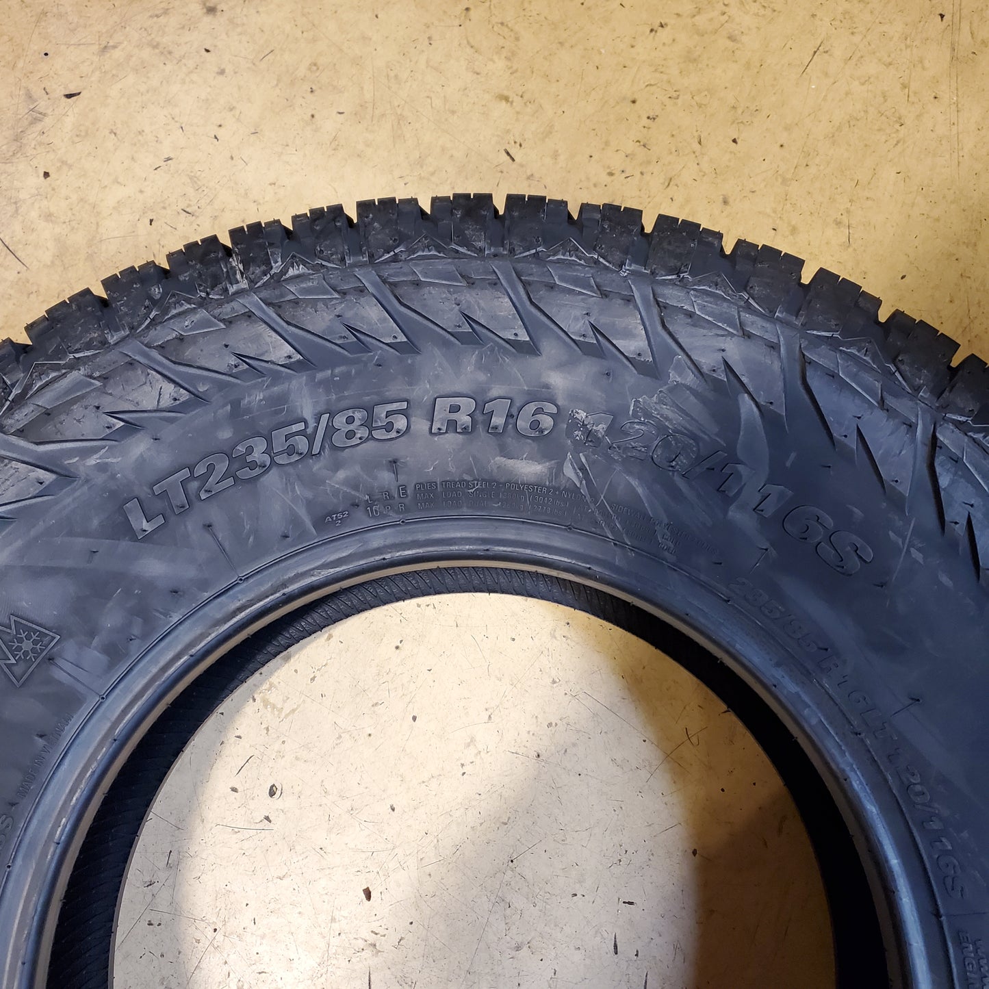 KUMHO ROAD VENTURE AT52 BSW LT 235 85 16 120/116S 10PLY ALL TERRAIN TIRE 2283913
