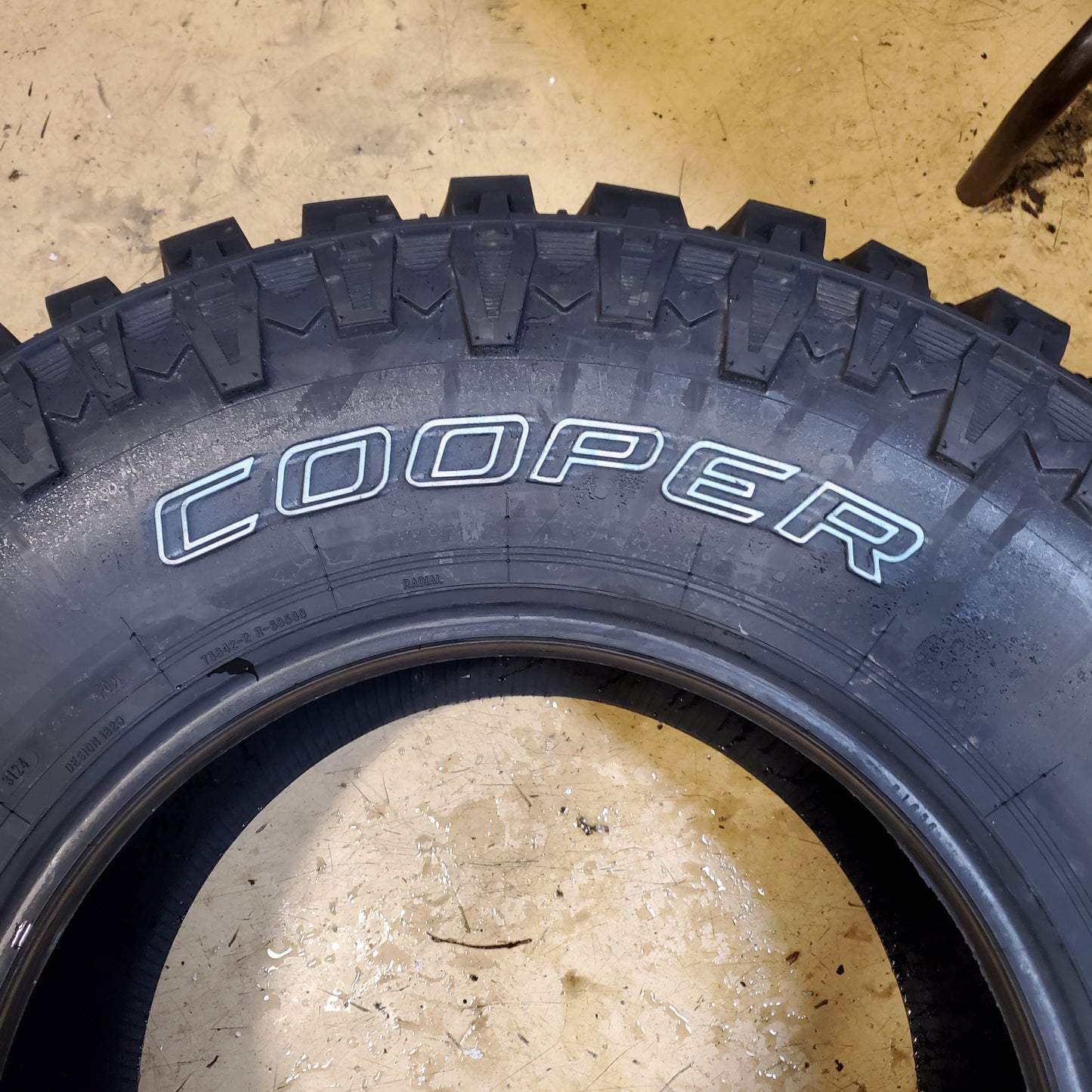 COOPER EVOLUTION M/T OWL LT 35 12.50 17 121Q 10 PLY MUD TIRE 170170035