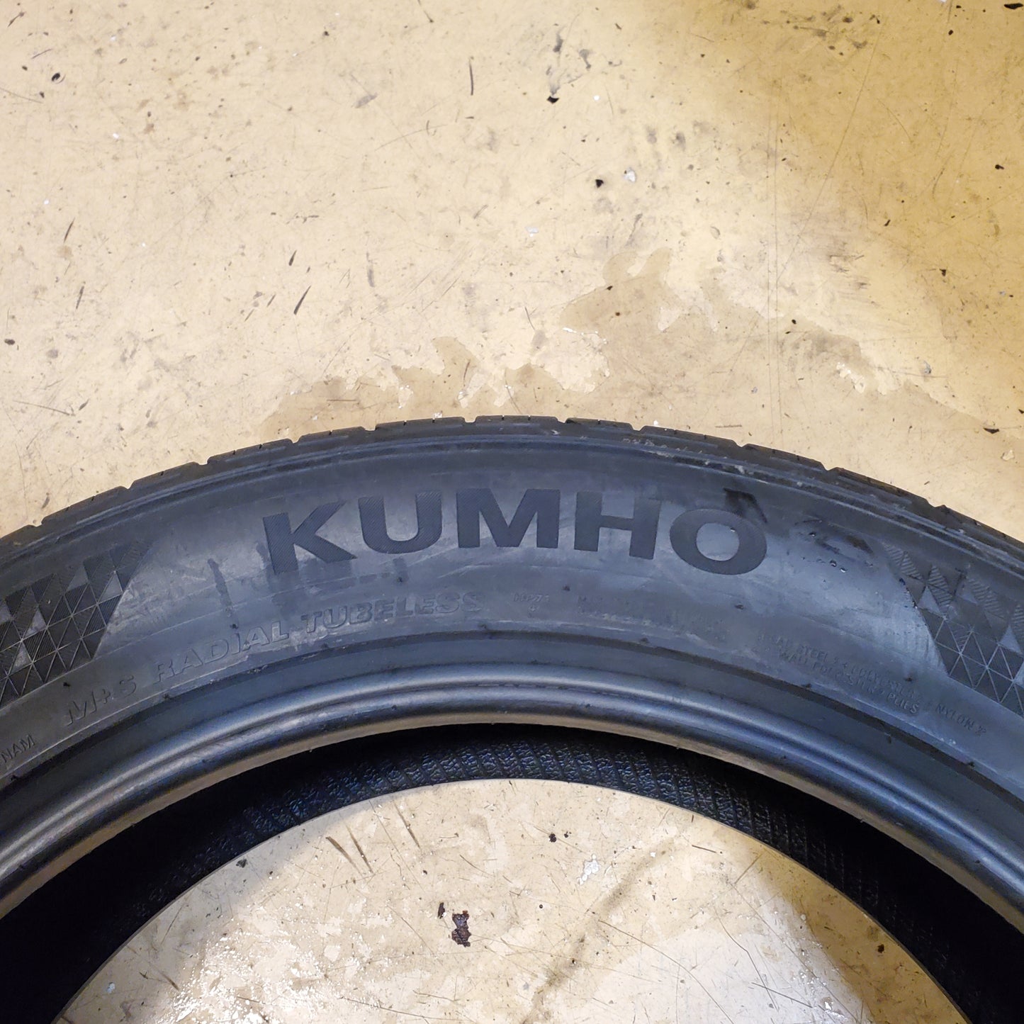 KUMHO CRUGEN HP71 BSW P 235 55 20 102H ALL SEASON TIRE 2248233