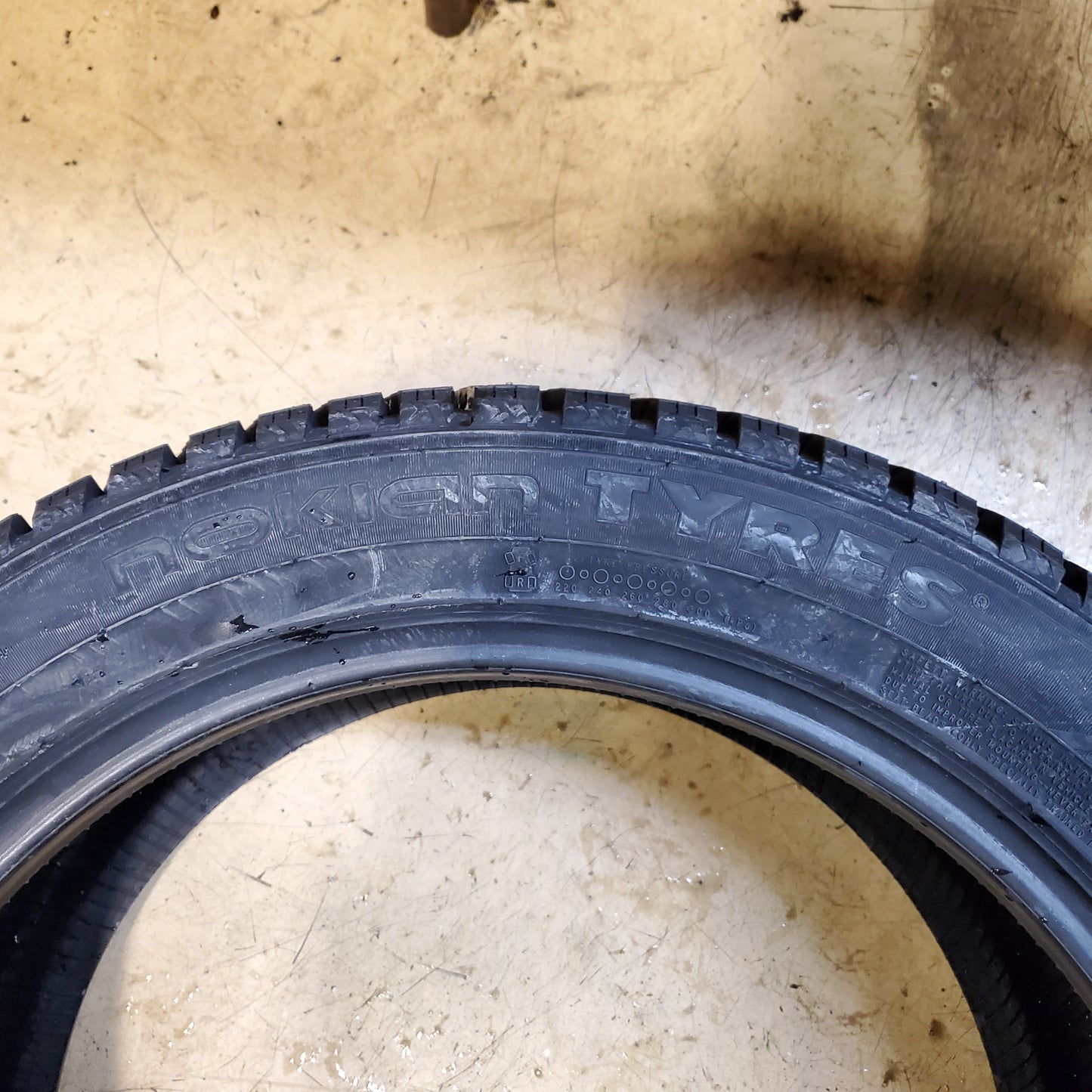 NOKIAN HAKKAPELIITTA 10 STUDDED BSW P 245 45 18 100T XL WINTER TIRE TS32447