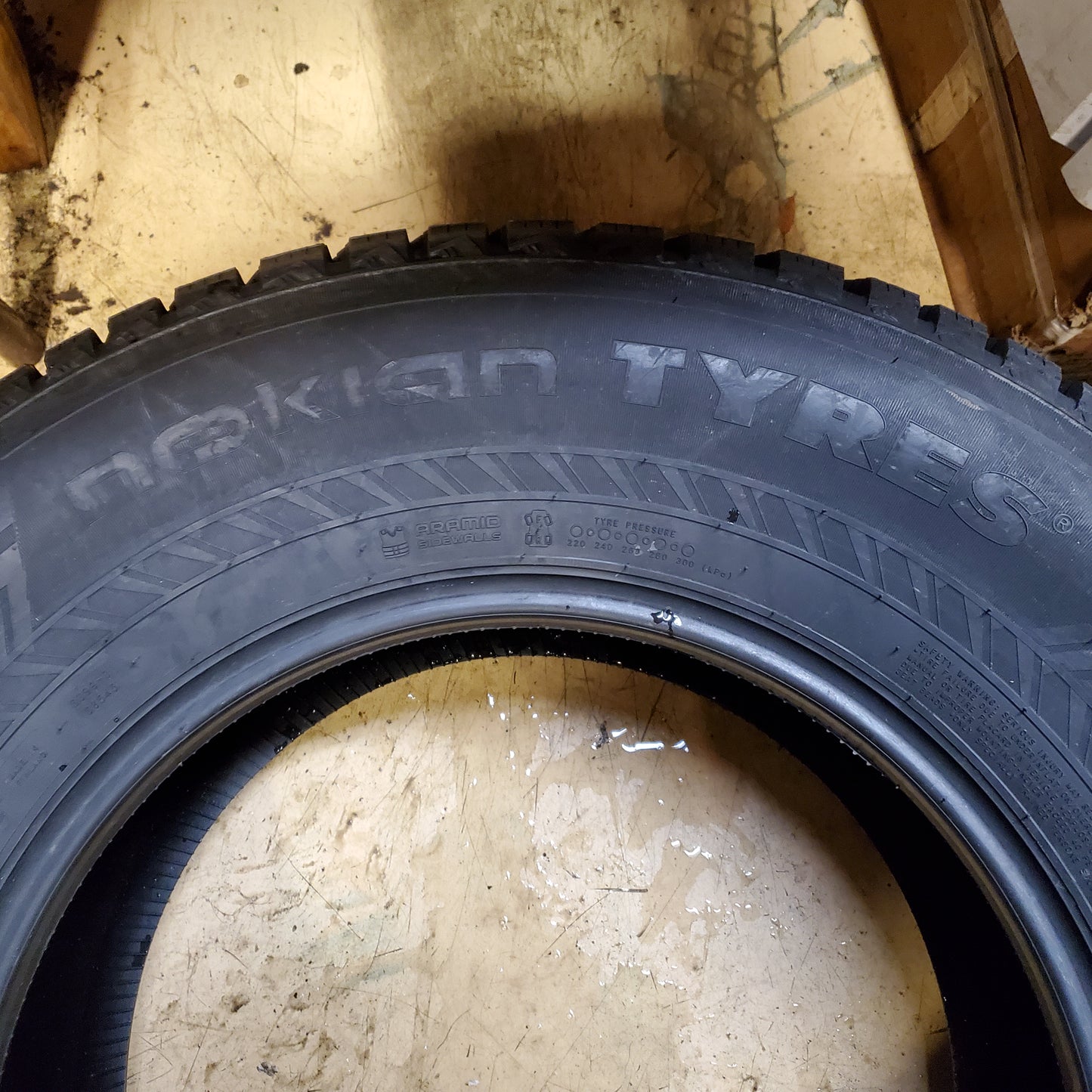 NOKIAN HAKKAPELIITTA 10 SUV STUDDED BSW P 245 70 16 111T XL WINTER TIRE TS32470