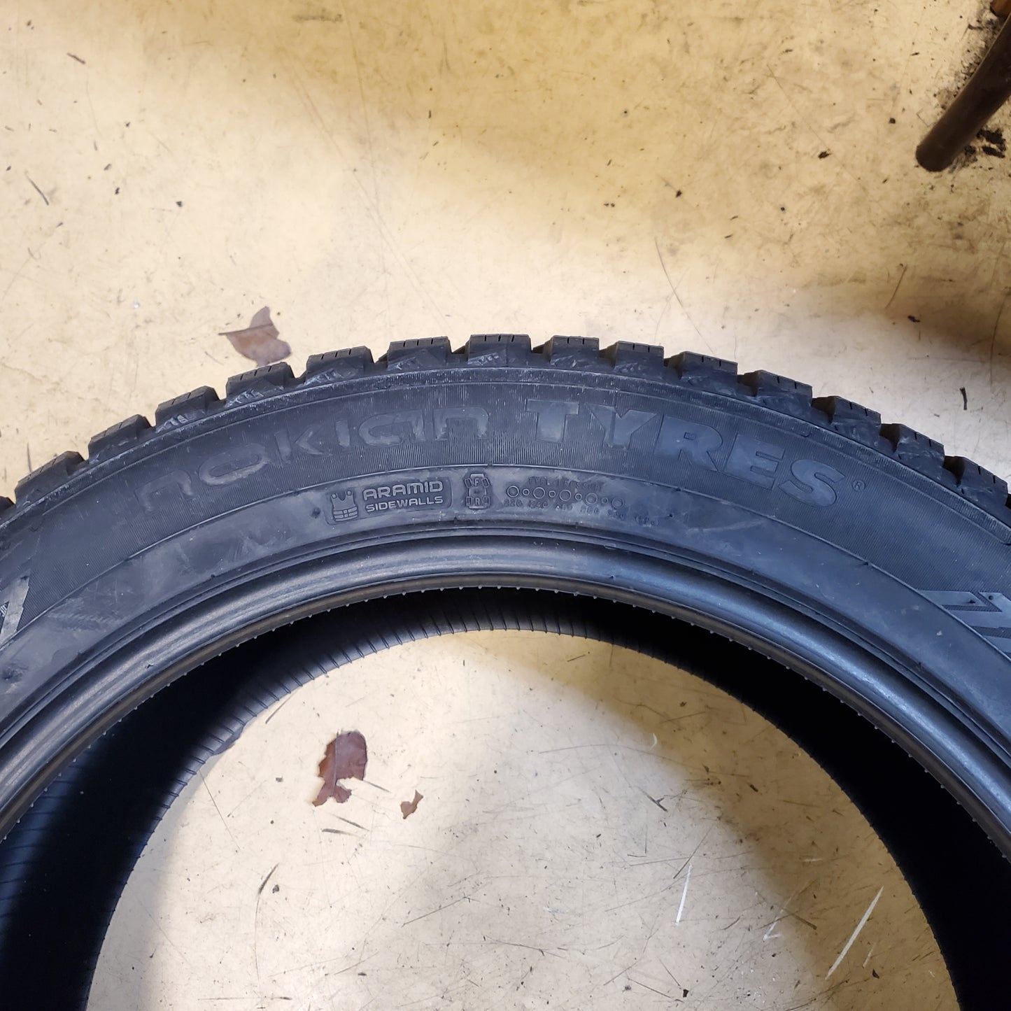NOKIAN HAKKAPELIITTA 10 SUV STUDDED BSW P 275 45 20 110T XL WINTER TIRE TS32511