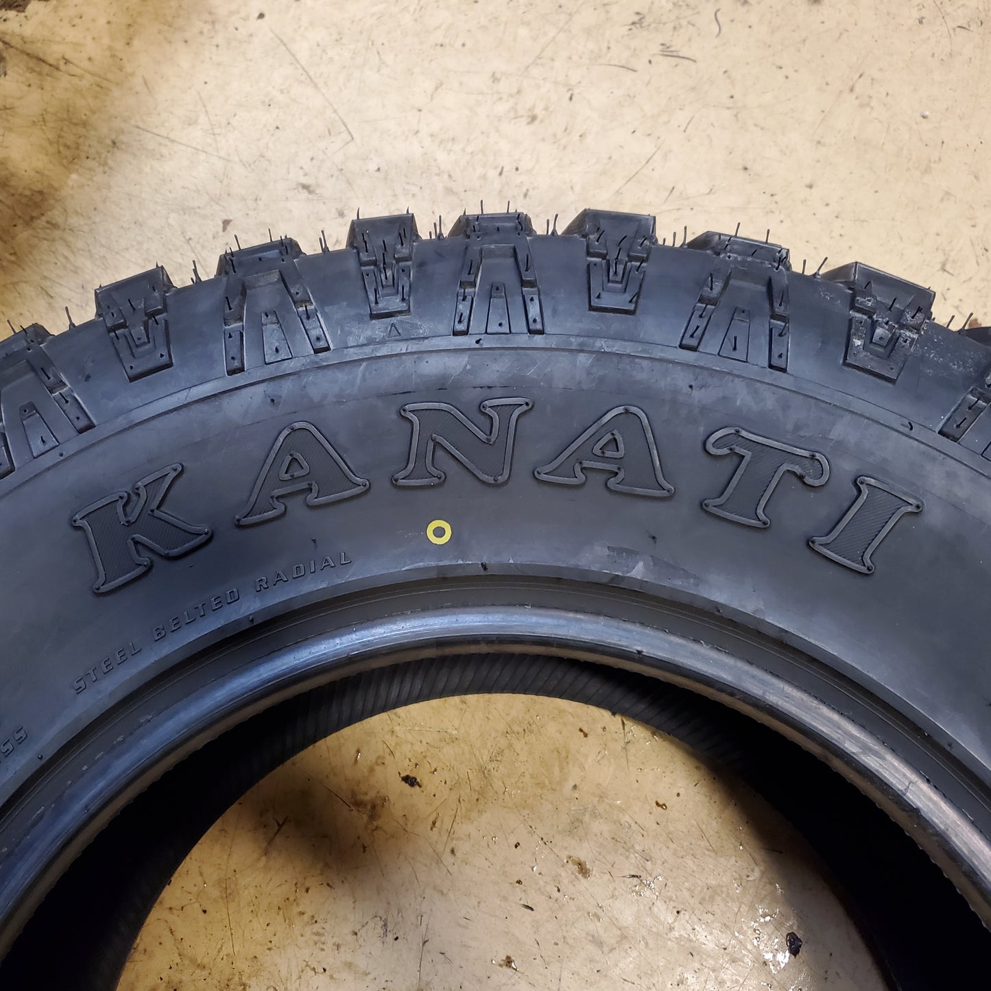 KANATI TRAIL HOG AT4 BSW LT 305 70 18 126/123Q 10PLY ALL TERRAIN TIRE LTH1830570E