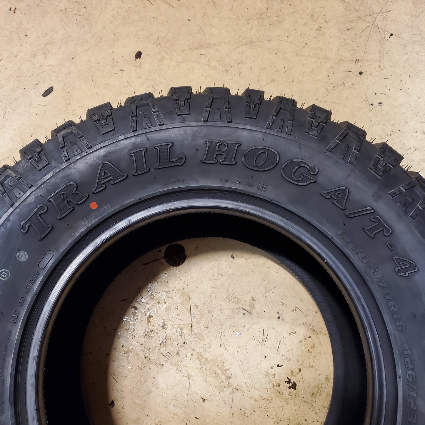 KANATI TRAIL HOG AT4 BSW LT 305 70 18 126/123Q 10PLY ALL TERRAIN TIRE LTH1830570E