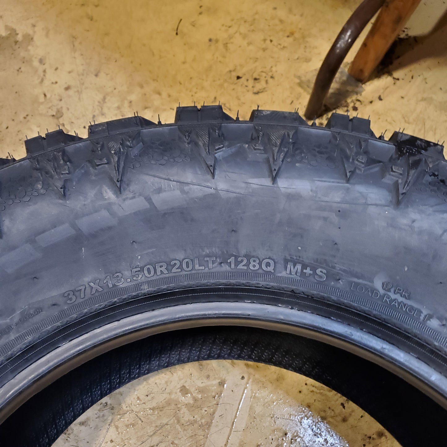 2 COSMO MUD KICKER BSW LT 37 13.50 20 128Q 12PLY MUD TIRE I0087436