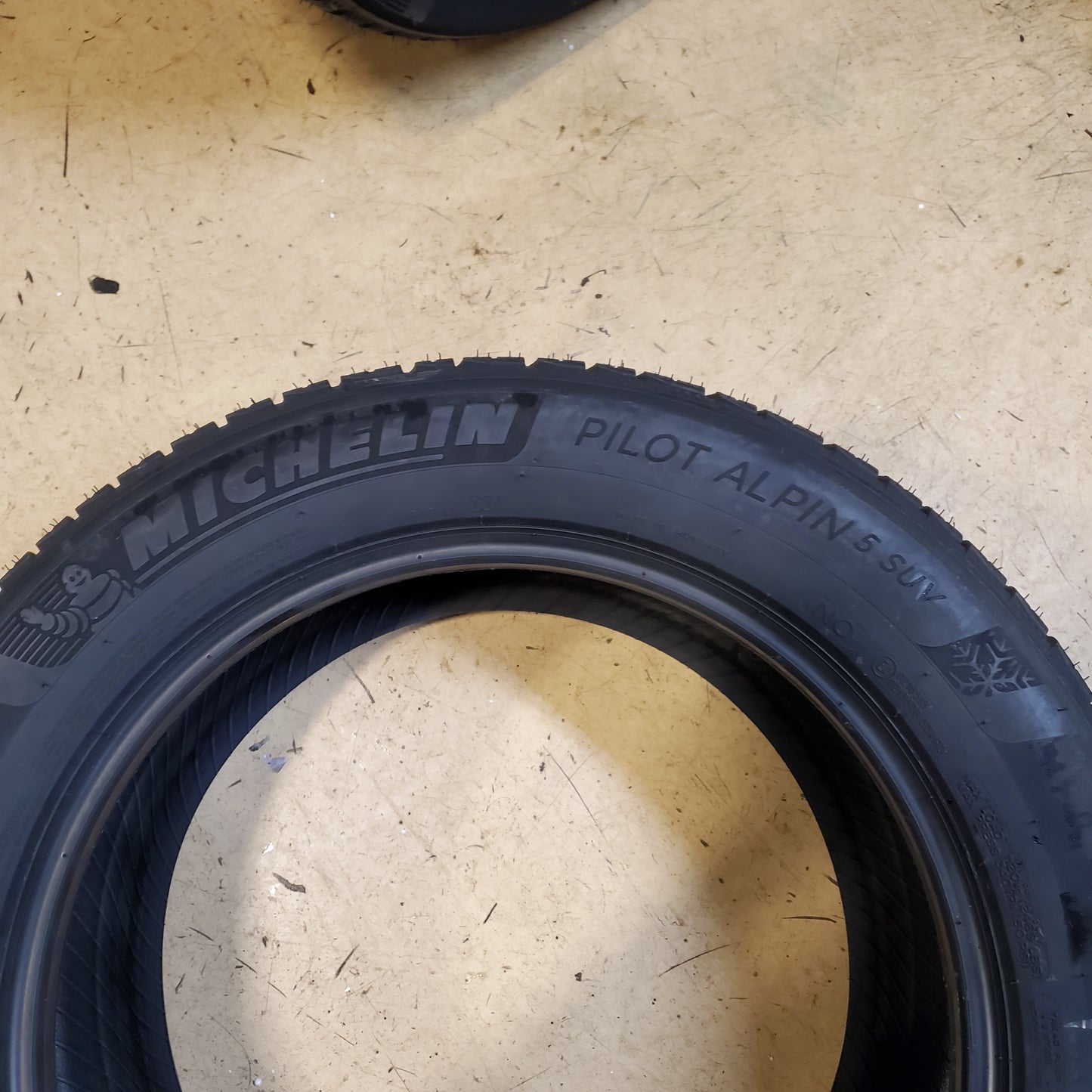 2 MICHELIN PILOT ALPIN 5 SUV BSW P 275 50 19 112V XL WINTER PORSCHE TIRE 95454