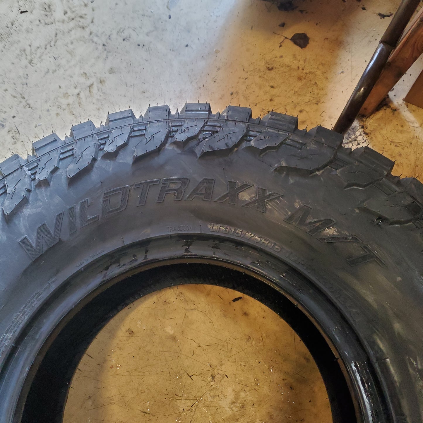 LANDSPIDER WILDTRAXX M/T BSW LT 315 75 16 127/124Q 10 PLY MUD TIRE EMT006