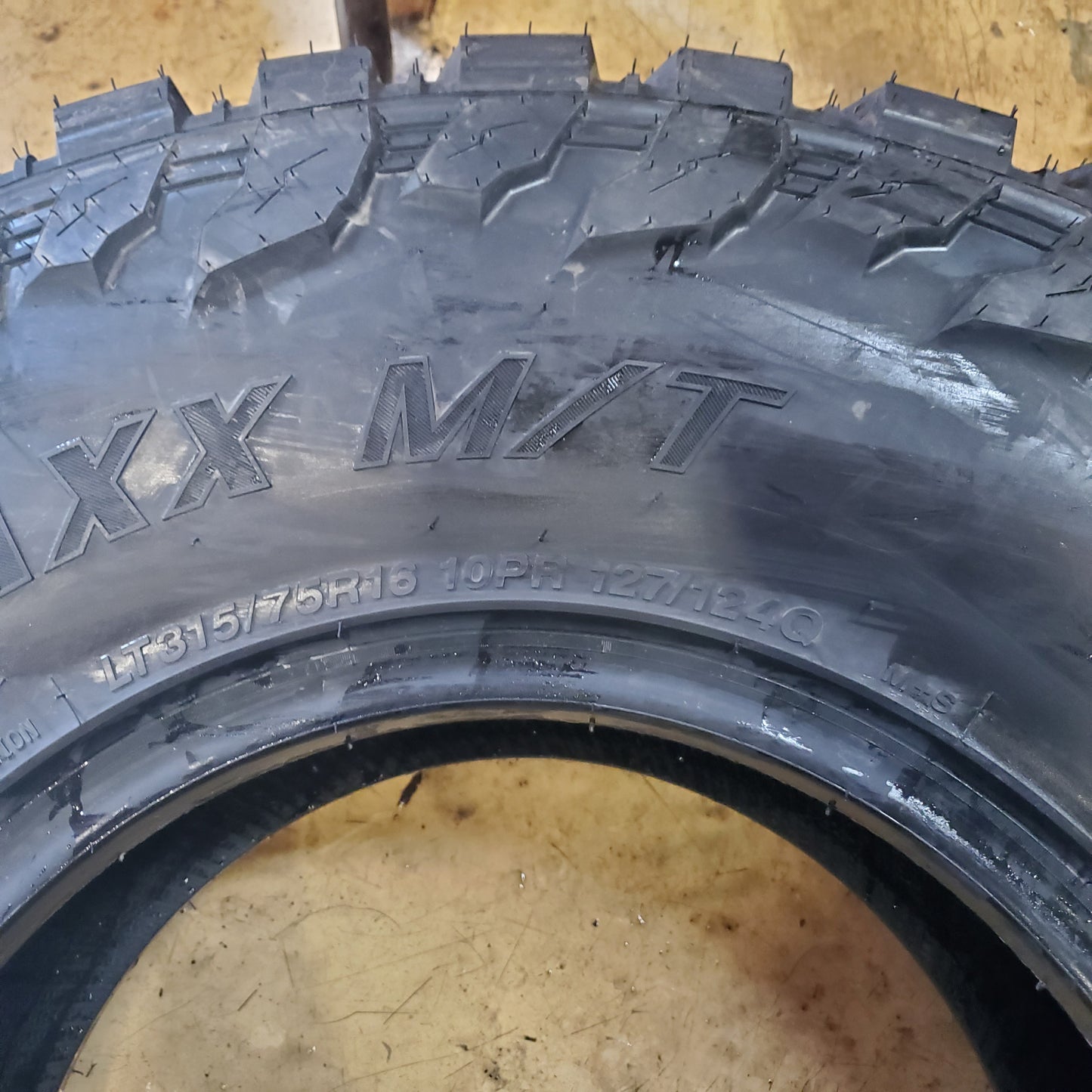 LANDSPIDER WILDTRAXX M/T BSW LT 315 75 16 127/124Q 10 PLY MUD TIRE EMT006