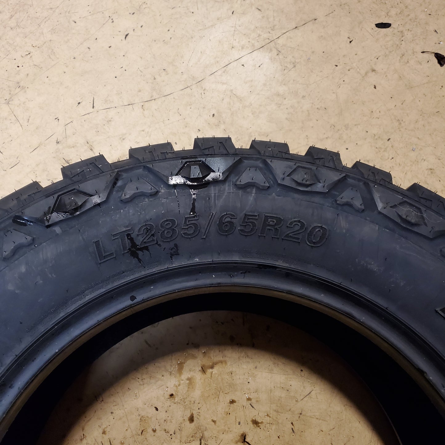 EVOLUXX ROTATOR M/T BSW LT 285 65 20 127/124Q 10 PLY MUD TIRE 221019796